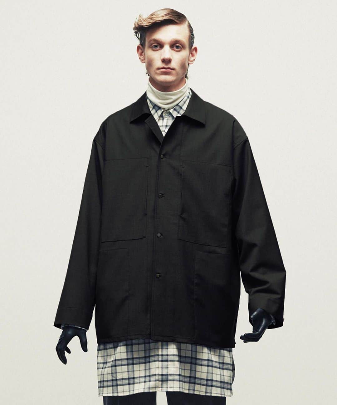 ウィザードのインスタグラム：「WIZZARD 2019 FALL WINTER COLLECTION “INTERACTION”  WOOL SHIRTS JACKET  トルコの ALTINYILDIZ 社（アルトゥニルドゥ） のファインウールを使用。 防シワ性が高いウール素材です。 ウォッシャブル加工を施すことで簡単に洗濯をすることができます。  上質な梳毛糸を使用することで着心地の良さも確保しています。  脇のポケットや袖のアジャスターなどのギミックなどは、ライトアウターとしての機能も活躍してくれます。  IN STOCK  https://wizzard.stores.jp/  #wizzard_fac #wizzard #fashion #tokyofashion #streetfashion #fashionphoto #streetwearbrand #streetwearaddicted #19aw #designersbrand #domesticbrand #tokyofashionweek #2019aw #tokyo #japan #streetfashion #fashionphotoshoot #wizzardaw19 #fashionsnap」