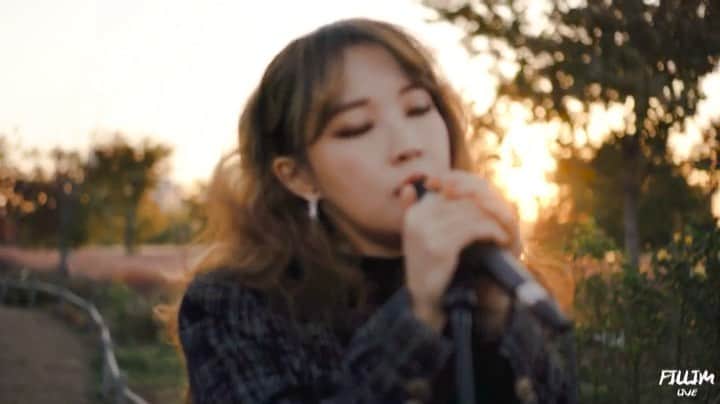 チョン・ジユンのインスタグラム：「#prsnt #selfish @prsntofficial  Check check🦋」