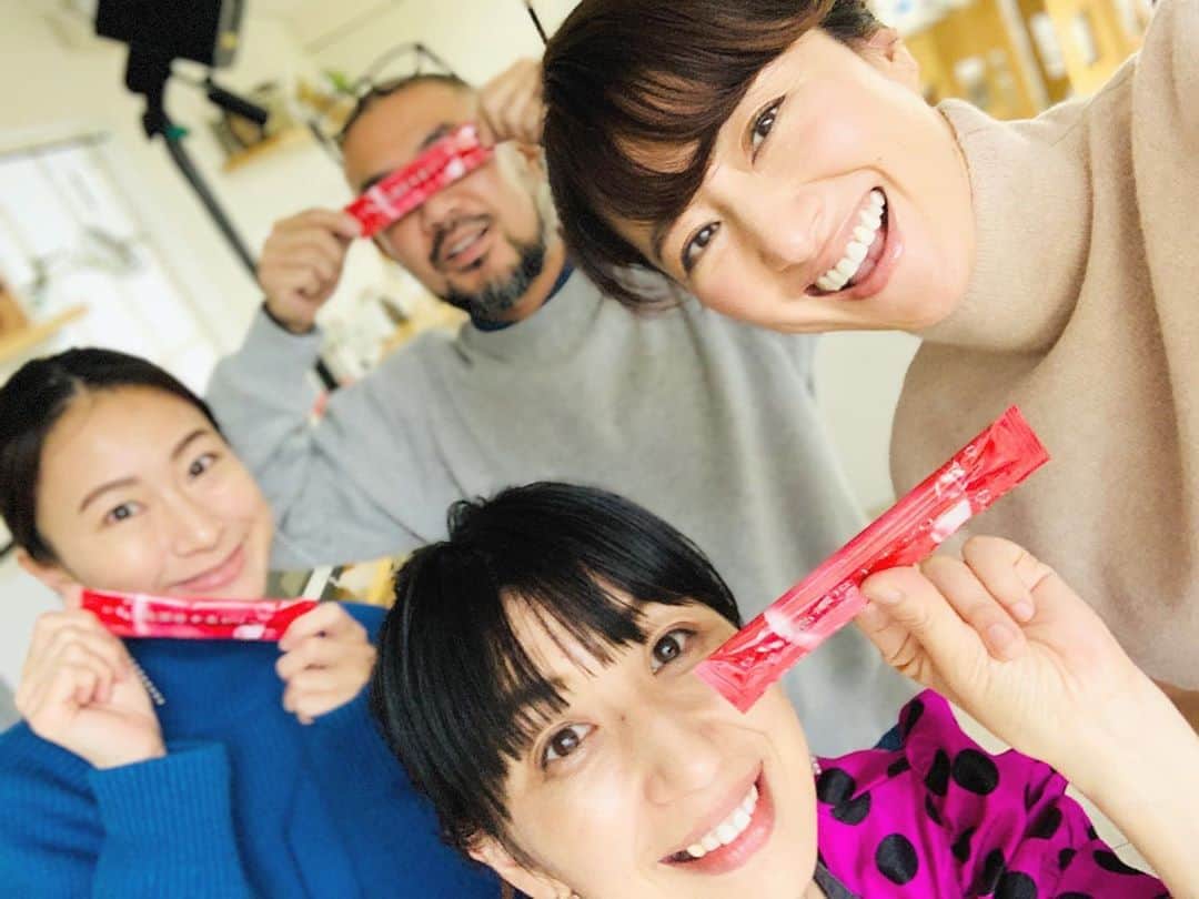 前田ゆかのインスタグラム：「高濃度水素ゼリーで水素が食べる時代に！ しかもシュワとして美味しい。 ＊ ＊ 撮影の前の日やトレーニング後にと試してます✨ コラーゲン、エラスチン、アスタキサンチン、ローズヒップの美容成分も配合なので美容効果にも期待！ 撮影後みなさんで❗️ #水素ゼリー  #高濃度水素ゼリー #肌にも効果的 #抗酸化力 #持ち運びやすい #体の中からさびないように  #お試し中」