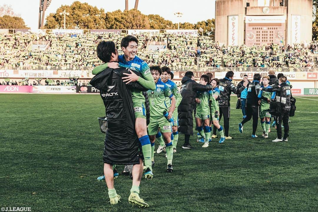 Ｊリーグさんのインスタグラム写真 - (ＪリーグInstagram)「Play Back JLEAGUE⚽️📸﻿ ﻿ 🏆#明治安田生命Ｊ１リーグ 第３３節﻿ 印象的なシーンをプレイバック🔥﻿ ﻿ #Ｊリーグ ﻿ #jleague﻿ ﻿ #ベガルタ仙台 #長沢駿﻿ #ヴィッセル神戸 #藤本憲明﻿ #FC東京  #横浜Fマリノス #仲川輝人﻿ #湘南ベルマーレ #中川寛斗﻿ #ジュビロ磐田 #八田直樹﻿ #ガンバ大阪 #アデミウソン﻿ #セレッソ大阪 #柿谷曜一朗﻿ #北海道コンサドーレ札幌 #ジェイ﻿ #soccer #football #⚽️」12月2日 19時03分 - jleaguejp