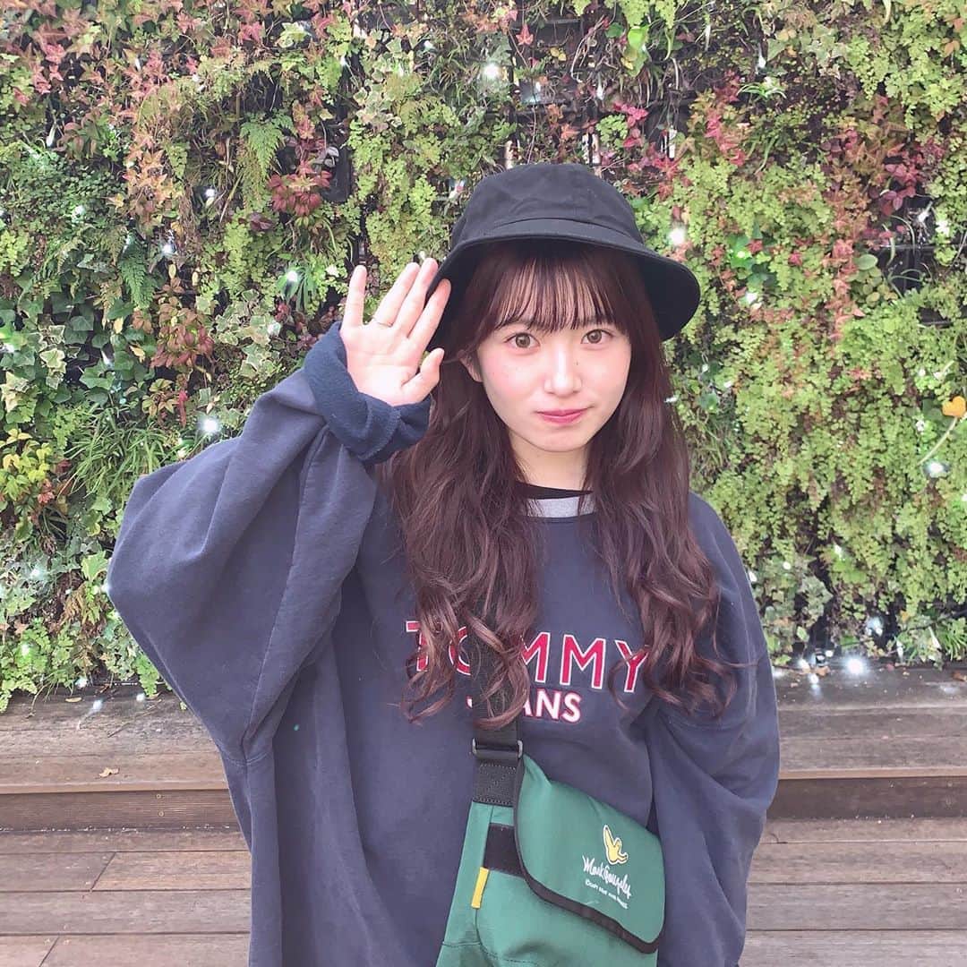 青木菜花のインスタグラム：「.﻿ .﻿ かじくんコーデの日🥰﻿ 鞄も洋服も全部貸してもらったからめちゃめちゃ大きい😂😂﻿ .﻿ .﻿ #なのかじ #コーデ #古着コーデ #古着 #古着女子 #バケットハット #可愛い #instagood #instalike #instafashion #instalove #l4l #f4f #ナチュラルメイク」
