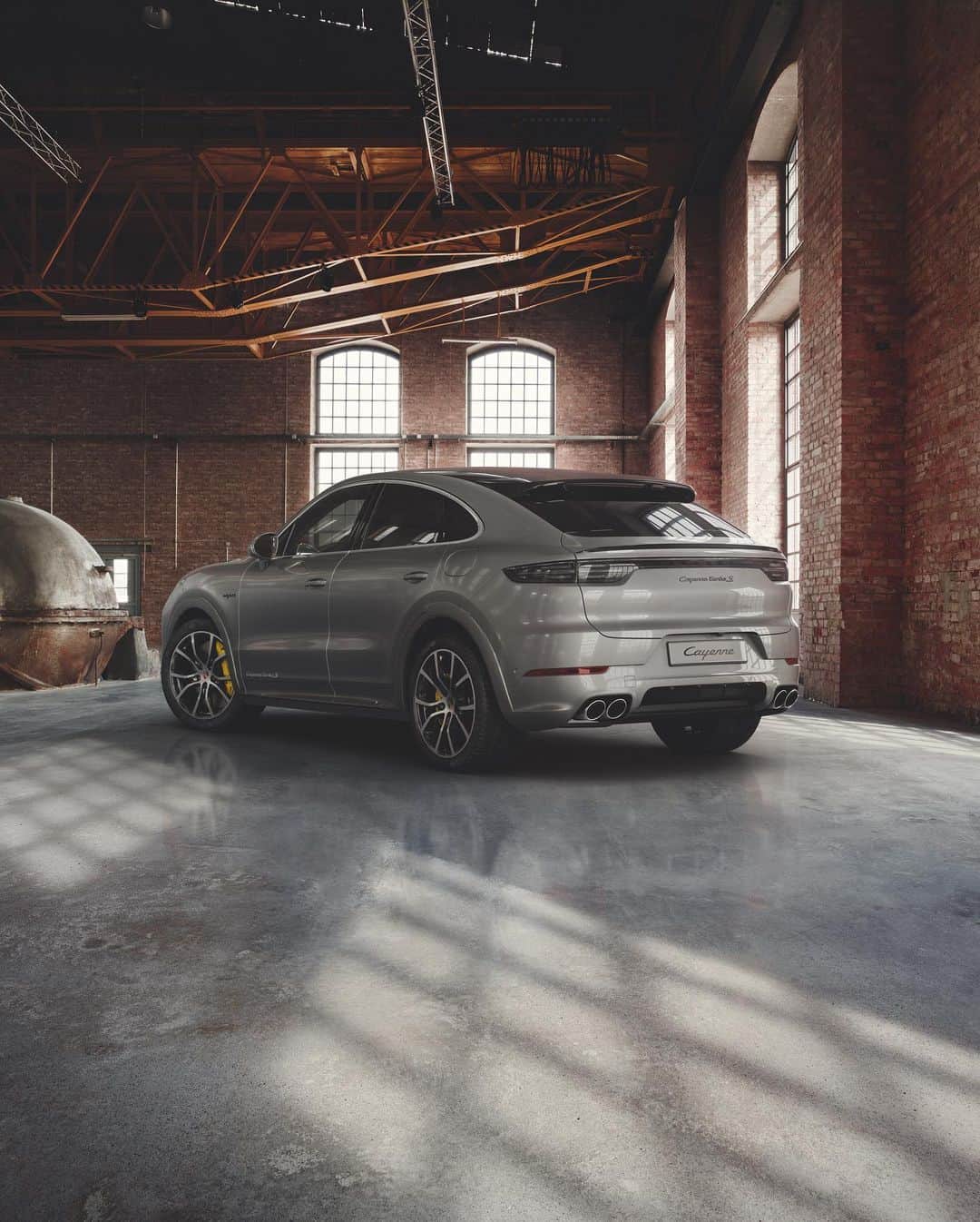 Porscheさんのインスタグラム写真 - (PorscheInstagram)「Is there anything more understated and elegant than a noble grey? This Cayenne Turbo S E-Hybrid Coupé in Quarzite Grey Metallic with matching interior in Slate Grey and countless individualised options proves there isn't. #PorscheExclusiveManufaktur #Cayenne #Coupé _ Combined fuel consumption in accordance with EU 6: Cayenne Turbo S E-Hybrid: 3,9-3,7 l/100 km; CO2 emissions: 90-85 g/km; Electricity consumption: 19,6 - 18,7 kWh/100 km」12月2日 19時15分 - porsche