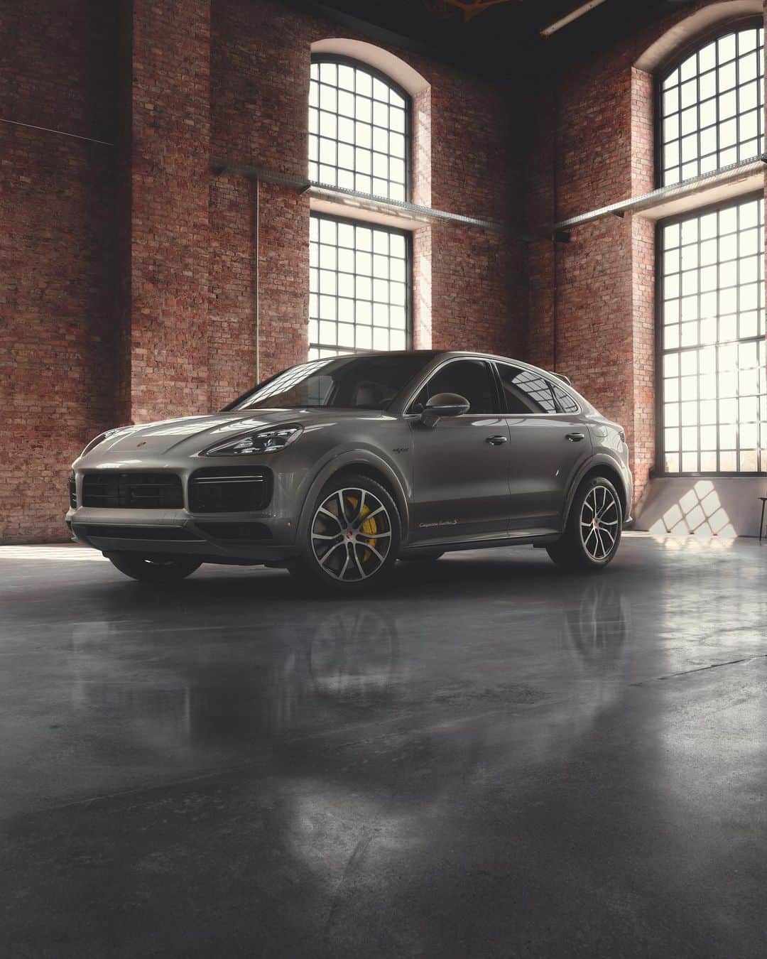 Porscheさんのインスタグラム写真 - (PorscheInstagram)「Is there anything more understated and elegant than a noble grey? This Cayenne Turbo S E-Hybrid Coupé in Quarzite Grey Metallic with matching interior in Slate Grey and countless individualised options proves there isn't. #PorscheExclusiveManufaktur #Cayenne #Coupé _ Combined fuel consumption in accordance with EU 6: Cayenne Turbo S E-Hybrid: 3,9-3,7 l/100 km; CO2 emissions: 90-85 g/km; Electricity consumption: 19,6 - 18,7 kWh/100 km」12月2日 19時15分 - porsche