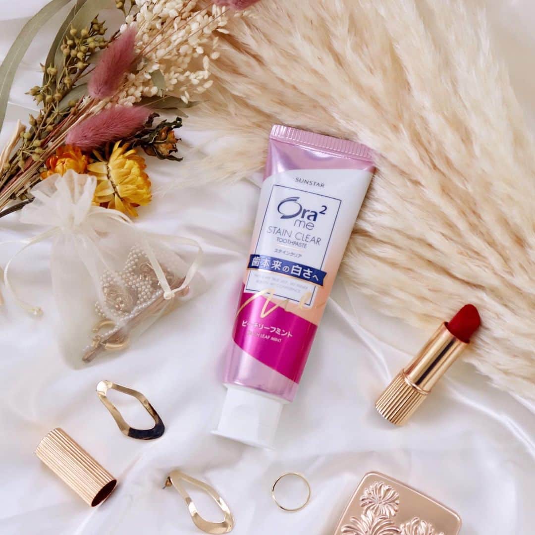 Ora2（オーラツー）のインスタグラム：「お気に入りのアクセサリー💎いちばん似合う色のリップ💄落ち着く香りのポプリ💐・・・ あなたに欠かせないマストアイテムといえば何ですか？？ぜひコメントで教えてください💬💕 毎日に欠かせないオーラルケアは、オーラツーミー ステインクリア ペーストで😉💕 #Ora2 #Ora2me #オーラツー #オーラルビューティーケア #オーラツーミーステインクリアペースト #アクセサリー #ジュエリー #リップ #ポプリ #ルームフレグランス #マストアイテム #置き画くら部 #置き画 #おきがくらぶ #フォトスタイリング #カメラ好きな人と繋がりたい #シンプルな暮らし #暮らしを楽しむ #日々の暮らし #丁寧な暮らし #インテリア #シンプルインテリア」