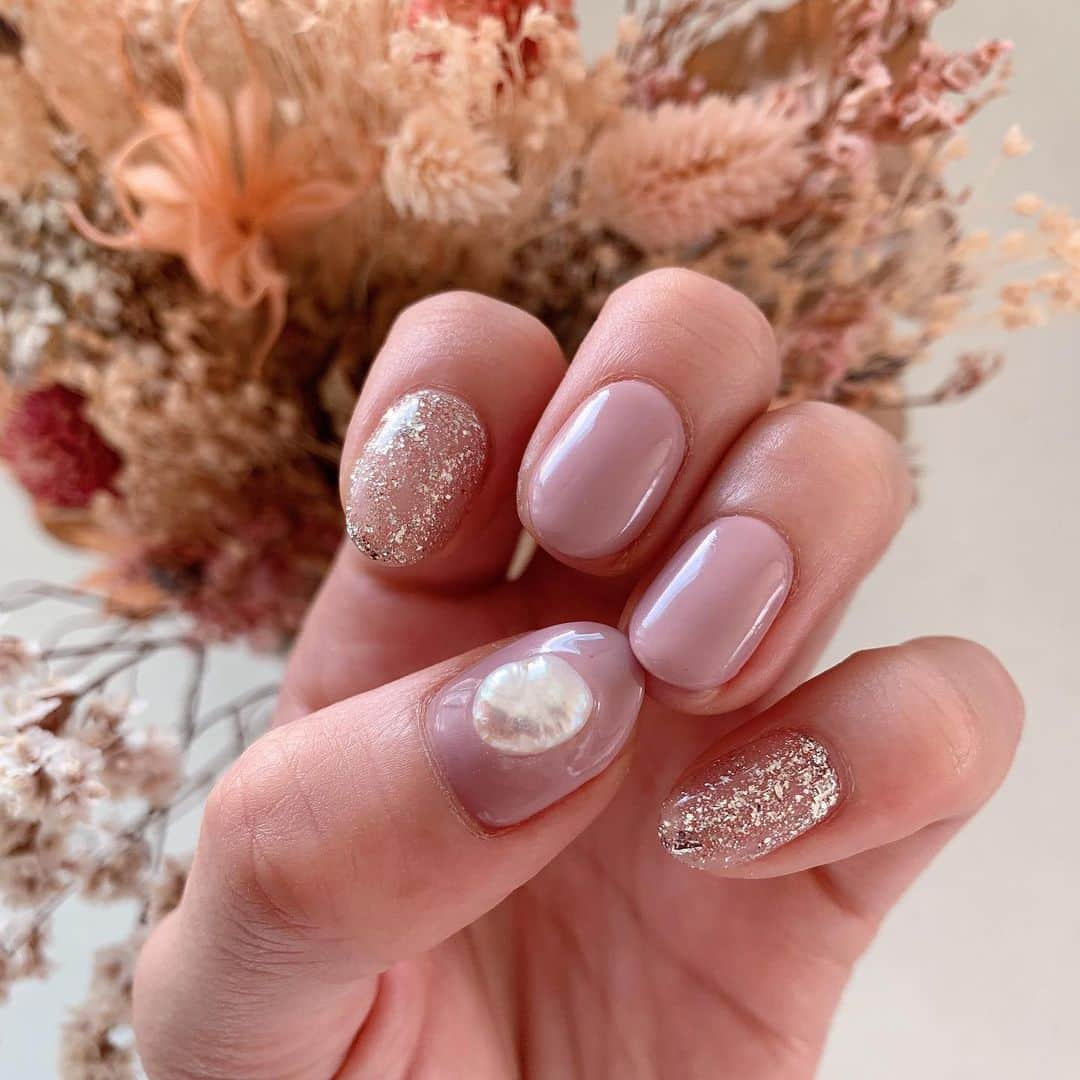 舟山久美子（くみっきー）さんのインスタグラム写真 - (舟山久美子（くみっきー）Instagram)「おニューなNAIL💅♡ なんか最近あまーい気分🧸💋 ピンクとキラキラとパールと言う間違いない、『可愛い』を詰め込んだよ❣️ @cherielamer_asami  ありがとう☺️ #nail #new #pinknails #冬ネイル #ネイル #渋谷 #cherielamer #あさみ」12月2日 19時19分 - kumikofunayama