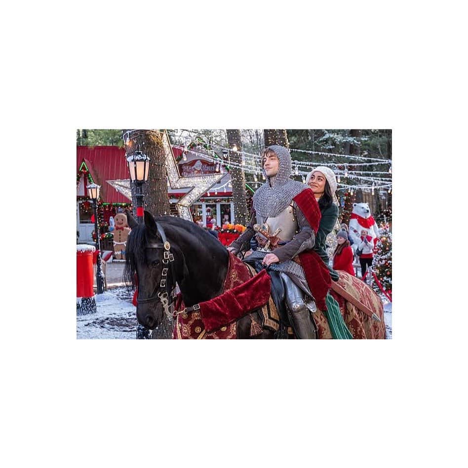 遠藤綾さんのインスタグラム写真 - (遠藤綾Instagram)「* 【吹き替えのお知らせ】 Netflixで配信中の『クリスマス・ナイト〜恋に落ちた騎士〜』に吹き替えで出演させていただいております。 よろしくお願いいたします🎄 #クリスマスナイト恋に落ちた騎士」12月2日 19時23分 - e_aya217