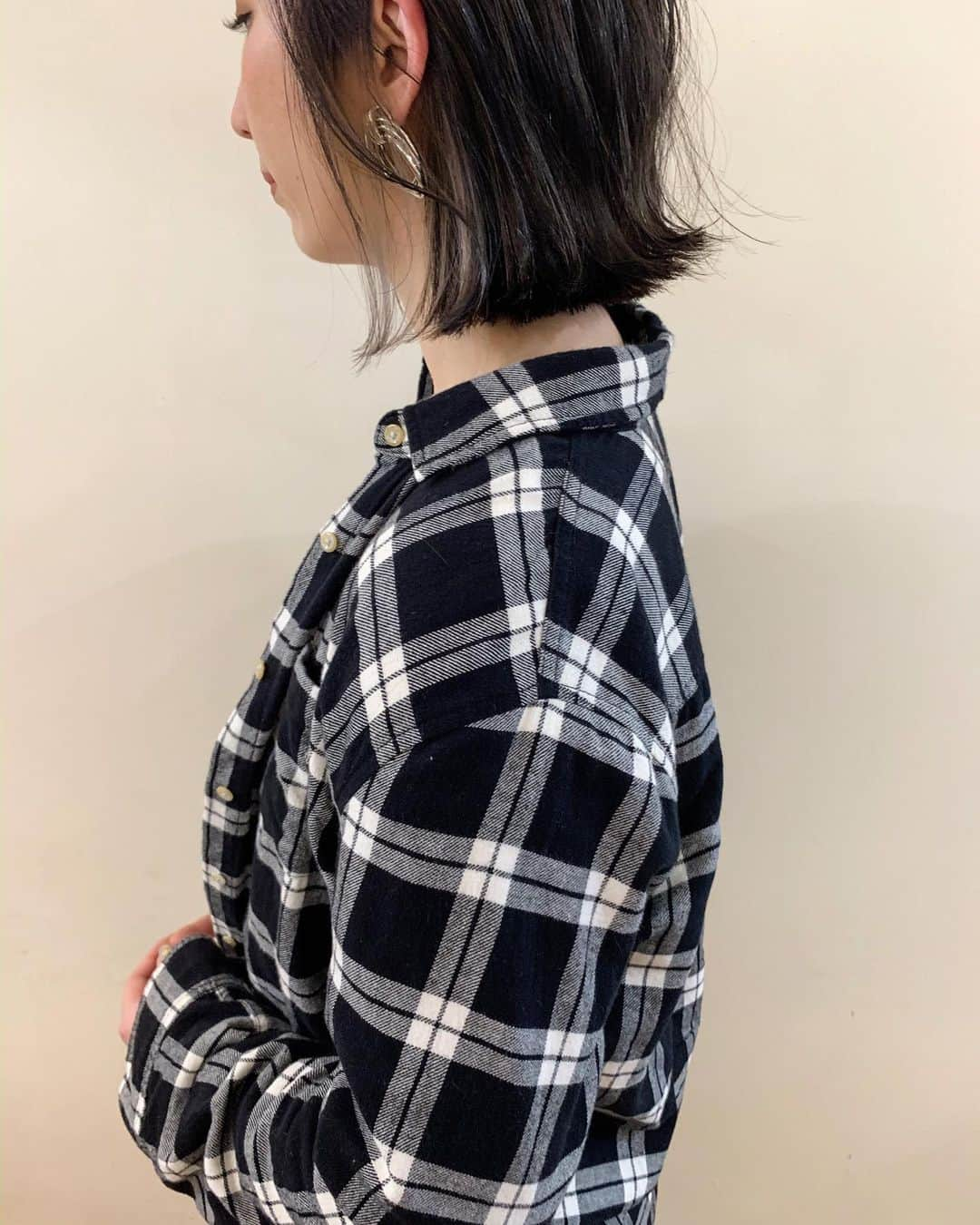 YUMIKOさんのインスタグラム写真 - (YUMIKOInstagram)「インナーカラーとハイライト☺︎ ・ ・ 新規の方 cut×treatment color×highlight¥13,750〜 ・・・ ・ cut ¥5500 color 〜¥6600〜 Wcolor〜¥12650 highlight〜¥2200〜 treatment ¥3850〜 ・ ・ ・ 【予約LINE@HWZ4395V】 #デザインカラー#ハイライト#ヘアカラー#外国人風カラー#Japan#sknow#バレイヤージュ#ボブ#イルミナカラー #hair#HAIR#hairarrange#ヘアセット#ヘアアレンジ#札幌#札幌美容室#ユミコアレンジ#sapporo#結婚式#結婚式ヘアセット#ウエディング#ブライダル#wedding#hairdresser#beautysalon#미용실」12月2日 19時35分 - yumitasu1105