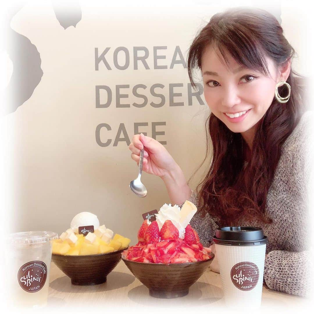 柴本愛沙さんのインスタグラム写真 - (柴本愛沙Instagram)「久しぶりに原宿の SULBING @sulbingharajuku へ🍧  冬でも韓国では当たり前に食べられている 定番のデザートを食べに♪  これでもかっ！というくらい 苺と生クリームがのっている #プレミアムいちごソルビン と、 マンゴーとチーズケーキたっぷりの #マンゴーチーズソルビン をシェア😋  雪のようにフワフワした氷が、 練乳やヨーグルトソースとマッチして さらにフルーツもたっぷり味わえて、 大満足でした！！ ！ 夏はすごい混んでて避けてたけど、 この時期はやはり入りやすいね♡  外は寒いけど、ガンガンに暖房が効いた 室内で食べるソルビンは格別です♪♪ ♪ . #ソルビン #原宿 #カフェ #ソルビン原宿 #韓国カフェ #韓国スイーツ #koreadessert #koreadessert #原宿カフェ #インスタ映え #sulbing #日本第1号店 #pr #コラボベース #かき氷 #かきごおりすと #カフェ巡り #かふぇめぐり #カフェ好きな人と繋がりたい #カフェ巡り好きな人と繋がりたい #あいさスイーツ #冬のかき氷 #おいしい #いちご #マンゴー #チーズケーキ #かき氷 #韓国カフェ #カキ氷 #かきごおりすと  #かき氷巡り」12月2日 19時43分 - aisa_shibamoto