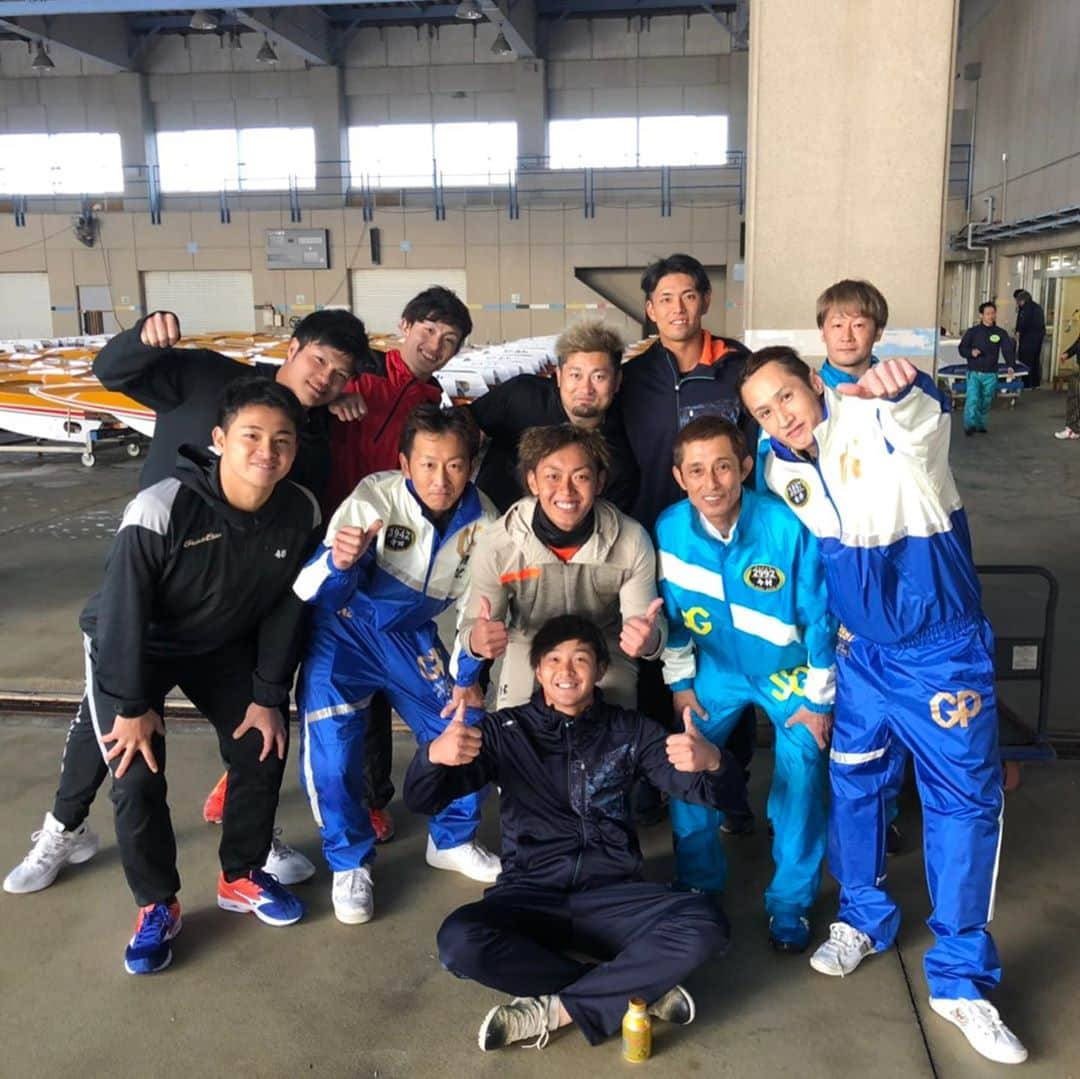 今宮健太さんのインスタグラム写真 - (今宮健太Instagram)「今日は徳山にボートを乗りに行ってきました！ めちゃめちゃ怖い。 ばり早い。 身体が痛い。 でも最高の経験をさせてもらいましたぁ🤪 山口支部の皆さんありがとうございました😁 #今村豊  さん #白井英治  さん #寺田祥  さん #大峯豊  さん #柳瀬興志  さん #村田浩司  さん #渡邉翼  くん」12月2日 19時36分 - kntaaaaaaa