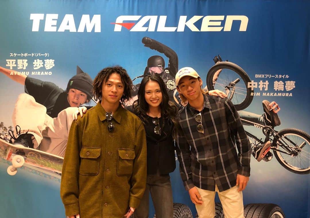のインスタグラム：「TEAM FALKEN これからよろしくお願いします😊 @ayumuhirano1129 @rimbmx @falken_japan  #teamfalken #oakley #oakleyjapan #roxy #roxyjapan  #snowboard #skateboard #bmx」