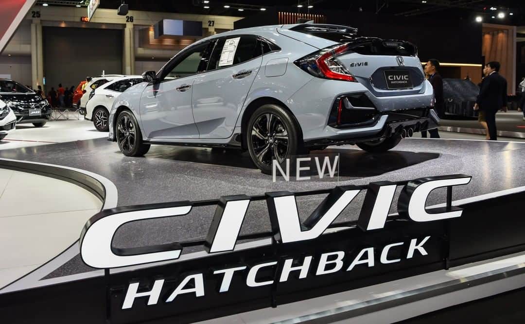 EnjoyHondaThailandさんのインスタグラム写真 - (EnjoyHondaThailandInstagram)「New Honda Civic Hatchback มาพร้อมข้อเสนอพิเศษ ดอกเบี้ย 2.29%* หรือ สำหรับพนักงานบริษัทเอกชนทั่วไป รับส่วนลดดอกเบี้ยพิเศษลดลงจากดอกเบี้ยปกติ 0.15%* พร้อมรับ Honda Ultimate Care* เมื่อจองรถยนต์ตั้งแต่ 25 พ.ย.  62 - 11 ธ.ค. 62 และรับรถยนต์ตั้งแต่ 25 พ.ย. 62 - 31 ธ.ค. 62  รายละเอียดเพิ่มเติม คลิก >> www.honda.co.th  แล้วมาเจอกันในงาน Motor Expo 2019 ที่บูท Honda (A14) อาคารชาเลนเจอร์ ฮอลล์ 2 อิมแพ็ค เมืองทองธานี ตั้งแต่วันที่ 29 พ.ย. 62 – 10 ธ.ค. 62  #NeverHoldBack #NewHondaCivicHatchback *เงื่อนไขเป็นไปตามที่บริษัทฯ กำหนด」12月2日 20時00分 - hondathailand