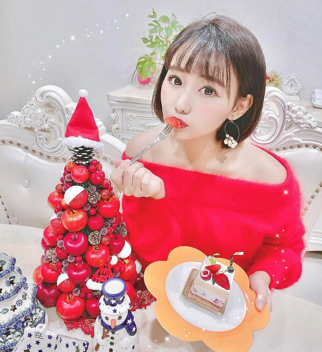 加藤里奈さんのインスタグラム写真 - (加藤里奈Instagram)「. お家でケーキタイム🍰 . #ootd #fashion #instafood #instagram #instalike  #hairstyle #outfit #code #coordinate #style #stylepoint #instafashion #instagood #instalike #ファッション #撮影 #ヘアアレンジ #ヘアスタイル #アレンジスタイル #ヘア #かとこ #コーディネート #コーデ #かとこーで #今日の服」12月2日 20時01分 - katoco0326