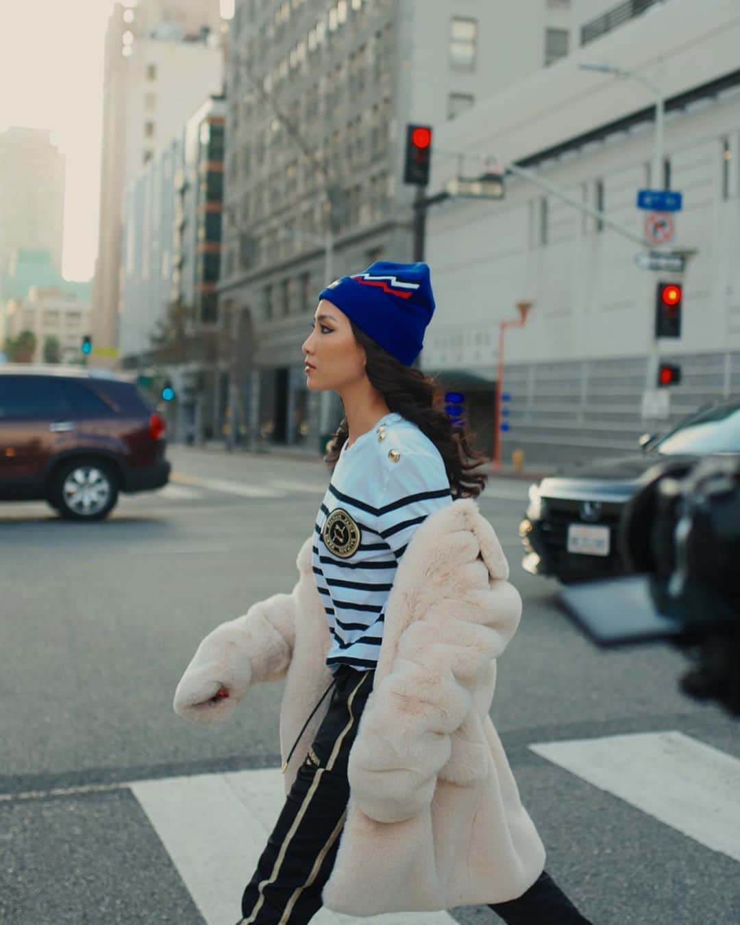 ソニアのインスタグラム：「I’m always secretly hoping for more hours in a day so we can get more things done... including travelling and experiencing the world 🌍 If you know me well, you’d be familiar with the constant rush that I’m in (@jermsng is super used to this haha cos he’s exactly the same), and I’m flying in and out of the house/car/shoots/studio, only stopping when the day winds down at 9pm. But you know what? I absolutely love it.  #dontcrackunderpressure @tagheuer」