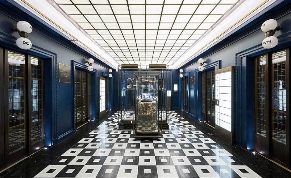 のインスタグラム：「NEW OPENING: Neil Barrett Harrods, 2nd floor, 87-135 Brompton Road, London / Harrods has moved all the Menswear Brands to ONE FLOOR, redesigned, relocated & ready to shop! / Come visit us & Discover more at NeilBarrett.com / #NeilBarrett #Harrods」