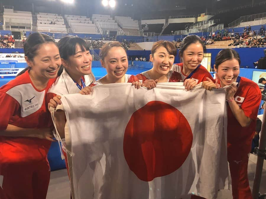 宇山芽紅のインスタグラム：「. 世界選手権終了！！ . 日本チームとしては 個人🥇🥈 シンクロ🥇🥇(男女共に) 団体🥇 . 日本開催でたくさんの方々に来て頂いて 本当に嬉しいです‼️ 応援がとにかく凄すぎた！！ あの歓声の中で跳びたかったな。。 . みなさんの言葉で本当に救われました。 必ず強くなって帰ってきます。 応援に来てくれた方々 本当にありがとうございました！！ . #世界トランポリン2019 #有明体操競技場」