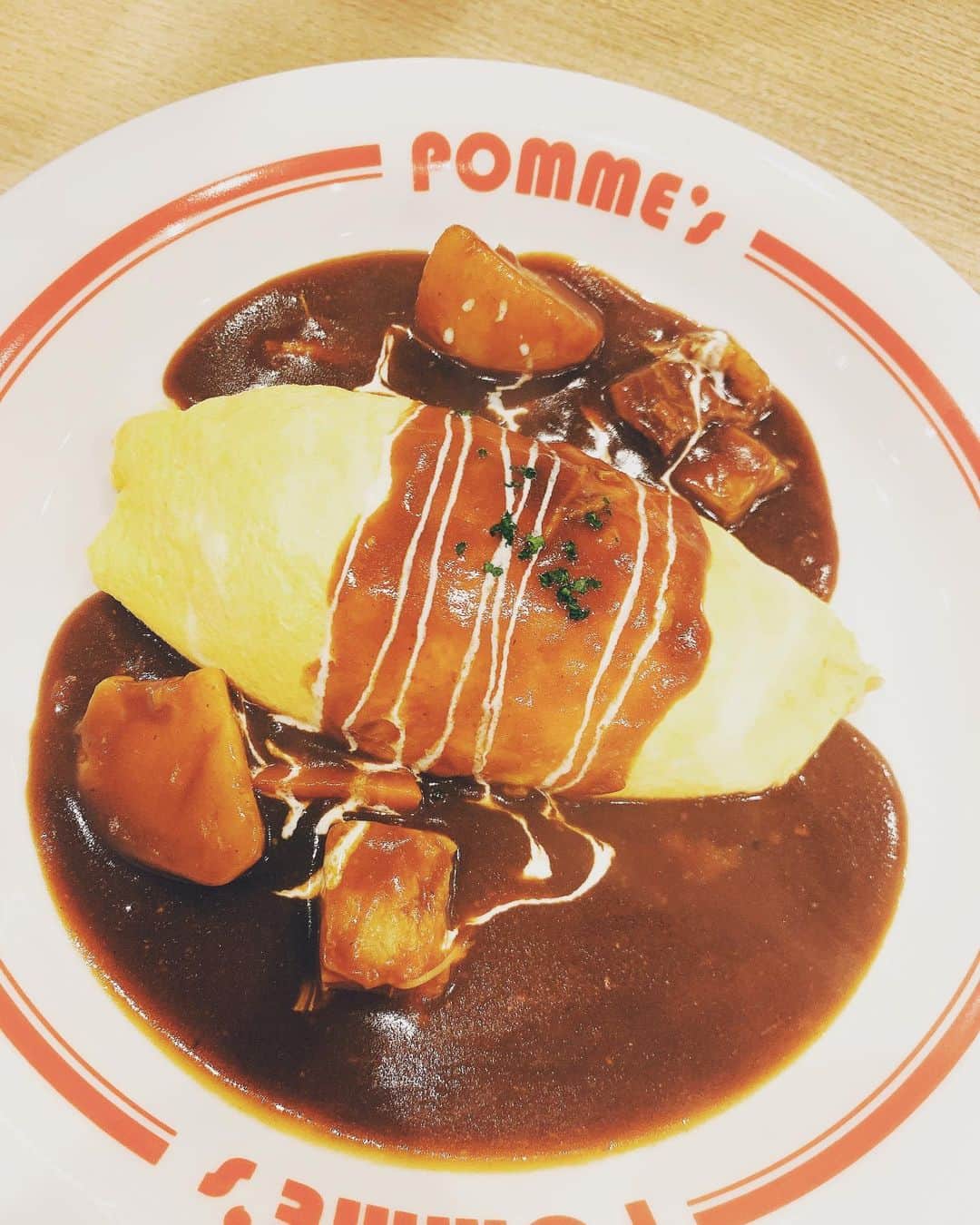 綾瀬るいのインスタグラム：「昨日は眠気MAXの中、久々にポムの樹に行ってきた✨ 美味しかった〜♡ #中洲 #中洲キャバ嬢 #キャバ嬢 #club #クラブ #水商売 #グルメ #福岡 #ポムの樹 #美味しかった #福岡グルメ」