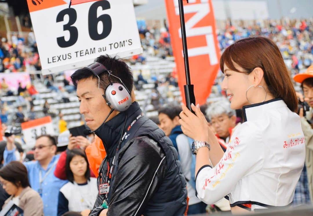 那津あやこさんのインスタグラム写真 - (那津あやこInstagram)「SUPER GT ✖︎ DTM 特別交流戦にて、 伊藤監督とLC500のラストを愛でる。  #那津あやこ #あやや #レースクイーン #rq #supergt #伊藤大輔 #監督 #dtm #lexus #lc500 #富士スピードウェイ #モデル #au #36 #toms #motorsport #tomsracing #japanesegirl #followme」12月2日 20時14分 - natsu_ayako