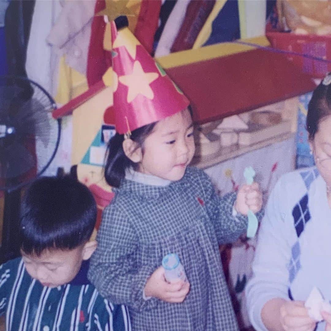 チャ・ユンジのインスタグラム：「🎂HBD to me🎂 항상 매년 생일이 되면 벌써 12월이구나, 벌써 1년이 지났구나 하면서 한 해를 마무리 하는 느낌이네요ㅎ 올해도 별탈없이 무사히 일년이 지났음에 감사하고 이렇게 추운겨울날 세상에 태어나게해준 부모님께 감사하고 또 제 생일을 축하해주시는 많은분들께도 너무나 감사합니다:) 요새 날씨가 갑자기 너무 추워졌는데 모두 따뜻하게 입고다니고 감기조심합시다💜 감사해요😚💕💕💕」