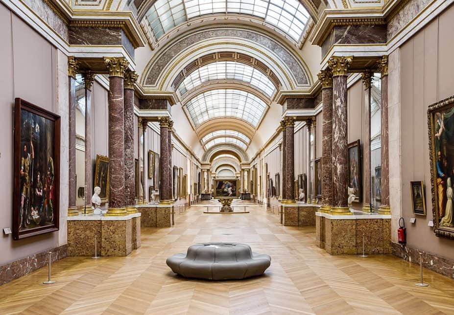 のインスタグラム：「. 🇫🇷 [CONCOURS LEONARD DE VINCI] - A l’approche de Noël, Boutiques de Musées et le musée du Louvre vous offrent des cadeaux Léonard de Vinci ! 🎁 Rendez-vous en story pour découvrir les 3 lots en jeu! 👆 - 👍 Pour participer, c’est très simple : suivez les comptes du @museelouvre et de @boutiquesdemusees, likez cette publication, et dites-nous en commentaire quel lot vous souhaitez gagner et avec qui le partager ! - ⏳ Vous avez ‪jusqu’au lundi 9 décembre, 23h59‬ ! Les gagnants seront contactés par message privé. Retrouvez le règlement du jeu-concours dans la bio. - - - - 🌍 [LEONARDO DA VINCI CONTEST] - As Christmas approaches, Boutiques de Musées and the musée du Louvre offer you Leonardo da Vinci presents! 🎁 Check our story to discover the three prizes to be won! 👆 - 👍 To win one of these, it’s very simple: follow @Boutiquesdemusees and @museelouvre’s accounts, like this post and tell us in comment which prize you prefer and with whom to share it! - ⏳ You can play ‪until Monday, December 9, 11:59 p. m.‬! The winners will be contacted by direct message ‪on Tuesday, December 10.‬ Find the terms and conditions of the game in the bio! - 📷©️Musée du Louvre / Yoko Sfoggia . . . #Louvre #MuséeDuLouvre #Concours #Contest #ExpoLéonard」