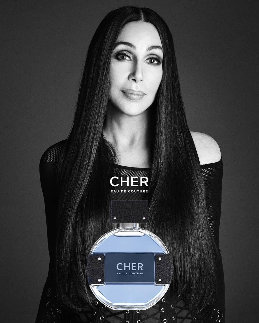 シェールさんのインスタグラム写真 - (シェールInstagram)「Cyber Monday surprise: New Cher Eau De Couture campaign 😘」12月3日 2時12分 - cher