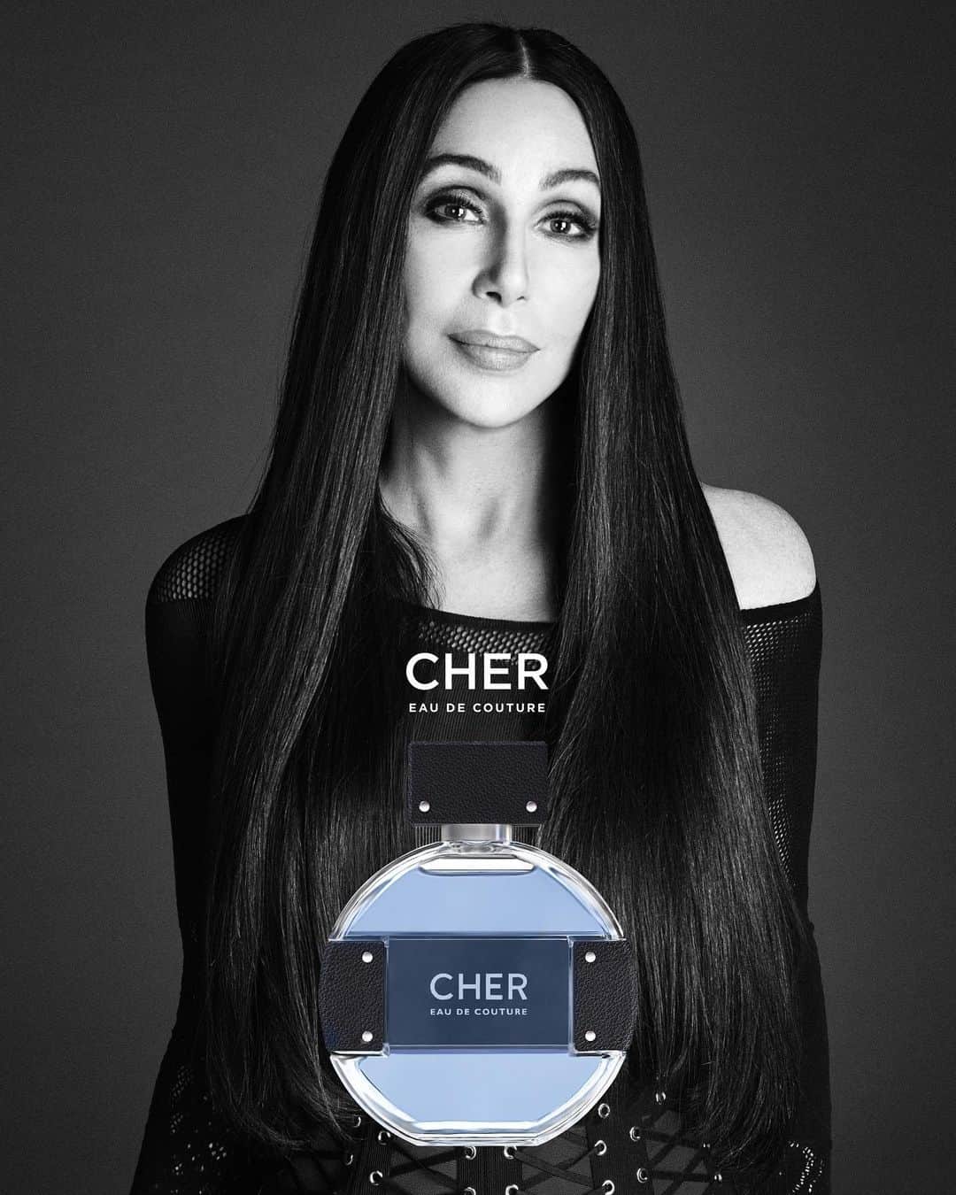 シェールのインスタグラム：「Cyber Monday surprise: New Cher Eau De Couture campaign 😘」