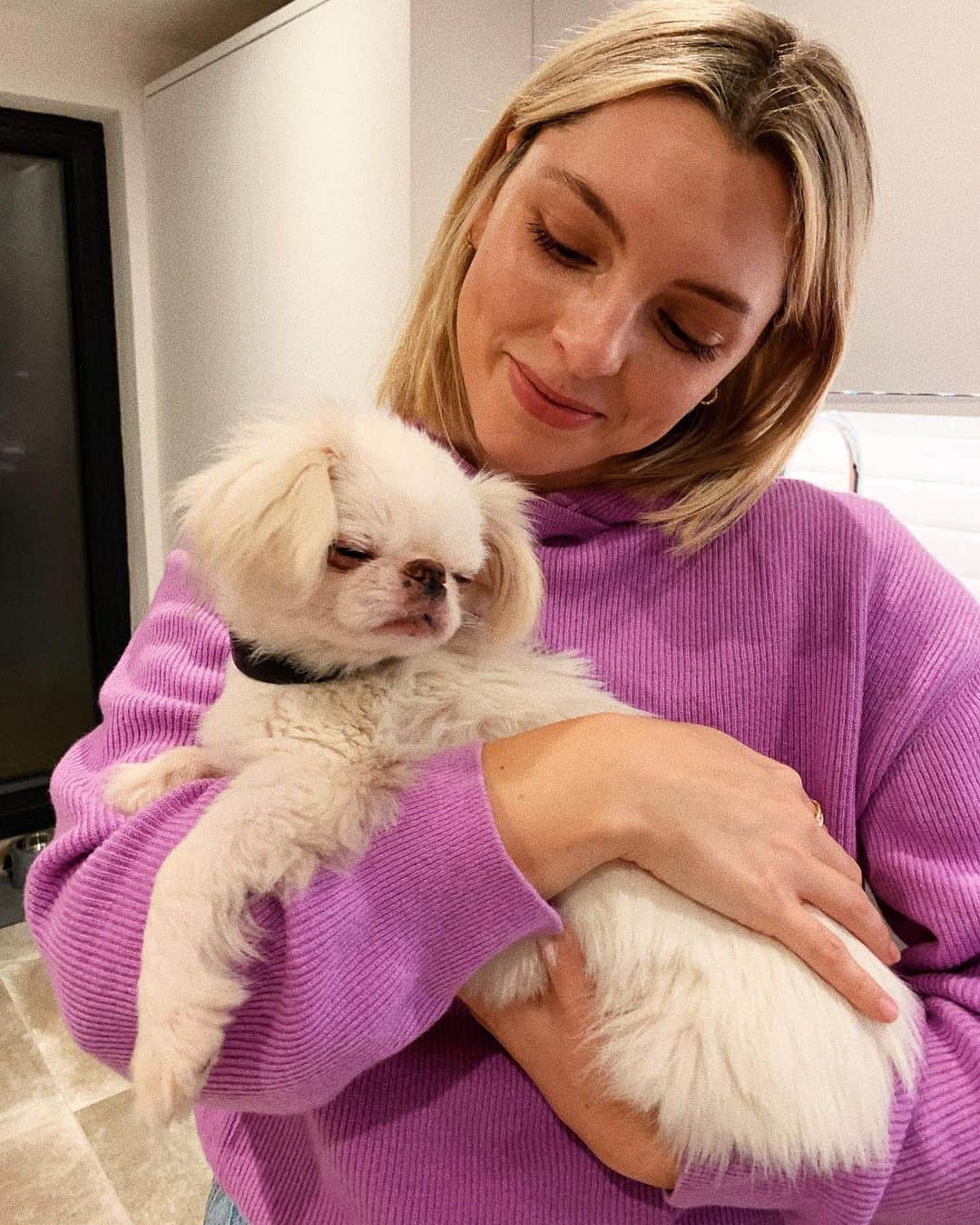 Estée Lalondeのインスタグラム：「Last weekend I met a dog named BING 😭❤️ #notmydog @bulletandbing」