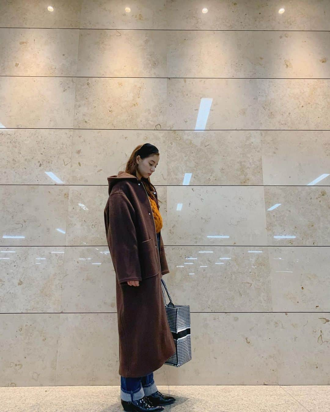 新木優子さんのインスタグラム写真 - (新木優子Instagram)「私服  coat : @public_tokyo × @mayukoarisue  knit : @ilovemrmittens  bottom : levi's (vinage501) shoes : @coach  bag : @dior  hairband : @ca4la_official  コートのシルエットとサイズ感そして色が絶妙、、お気に入りすぎる☺️」12月2日 20時52分 - yuuuuukko_