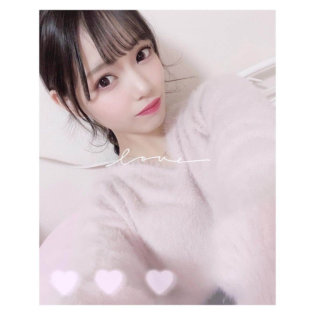のインスタグラム：「大人っぽい日です☺️💜 どうですか〜？ #大人#大人メイク #珍しく#自撮り #ニット#dazzlin #紫 #ピンク  #ヘアアレンジ#ポニーテール」