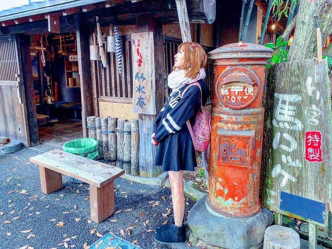 梁愛美さんのインスタグラム写真 - (梁愛美Instagram)「Aso shrine@Kumamoto,Japan🐻🐻🐻💭 ❥ ❥ 阿蘇神社⛩✨ ❥ ❥ 震災で崩れてしまった阿蘇神社は復旧工事真っ最中でしたぁ…。 ❥ ❥ #頑張ろう熊本 ❥ ❥ 写真2枚目は名物の馬肉×コロッケ=馬ロッケ🐴🐴🐴💕 ❥ ❥ おみくじは大吉でしたぁ✌️💮💯 ❥ ❥ #遠征 #熊本 #阿蘇 #阿蘇神社 #門前町商店街 #幸せの石 #御神水おみくじ #神社女子 #熊本名物 #熊本グルメ #くまモン #馬ロッケ #阿蘇とり宮 #インスタグルメアワード2019 #食べスタグラム #グルメ女子 #紅葉 #芸能人女子フットサル #フットサル女子 #kumamotojapan #kumamoto #kumamon #aso #asoshrine #shrine #omikuji #instagramjapan #팔로우 #먹스타그램」12月2日 21時11分 - aimipink