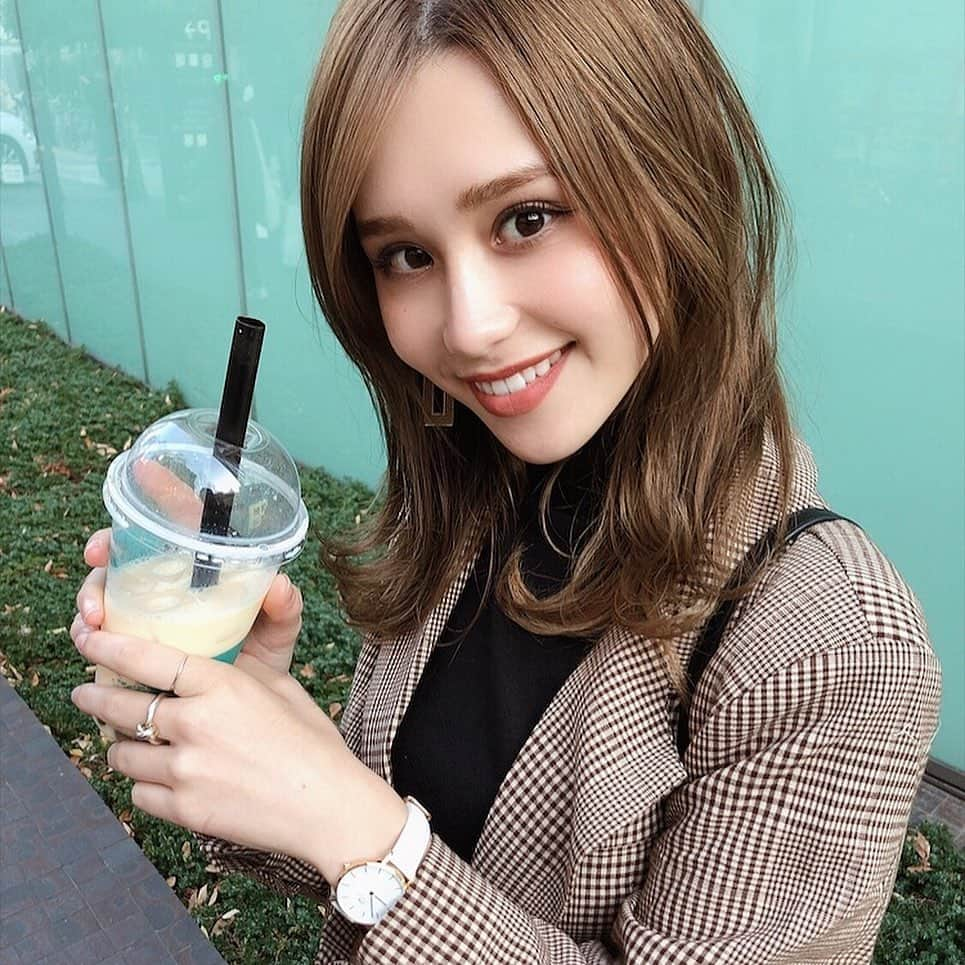 高島ゆみさんのインスタグラム写真 - (高島ゆみInstagram)「. . . 🎄ダニエルウェリントン2019年🎄 @danielwellington https://www.danielwellington.com/jp . ブラックフライデー期間限定セールが もーすぐ終了😭❗️ 今すぐチェックしてね👀 . 12/2 の今日まで 🔸腕時計とアクセサリーまたは  ストラップの購入で30%OFF❣️ 最新作のICONICも対象！ 🔸数量限定、一部の商品が50%OFF❣️ 🔸15%OFFクーポンコード併用可能、ギフトラッピング無料 15％OFFクーポンコード【yumis】 （12/31まで有効、DW公式直営店舗とオンラインショップにて使用可能) . 今日までのセールだから迷ってる人は是非💓🥺 . . . #ダニエルウェリントン﻿ #dwサマーオファー﻿ #DW手元ルックス﻿ #腕時計#時計#手元倶楽部#プレゼント#腕時計倶楽部#watch#ウォッチ#gu#hm#ユニクロ#UNIQLO#冬服コーデ#シンプルコーデ#今日の服#今日のコーデ#きょコ#ファッション#コーデ#コーディネート#おしゃれ#プチプラ#プチプラコーデ#オシャレさんと繋がりたい#大人カジュアル#韓国#アパレル#お洋服」12月2日 21時04分 - yumi_tksm