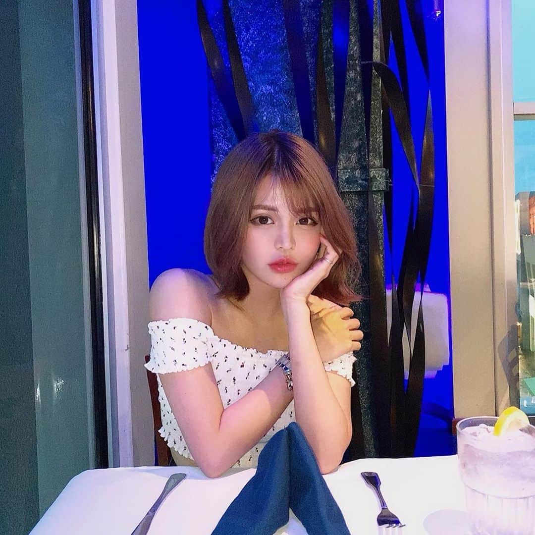のインスタグラム：「おいしいごはんは﻿ 誰かと食べるから美味しい🍽 ﻿ ﻿ ﻿ 次は雪がみたい☃️﻿ あったかい温泉に行きたい♨️﻿ 美味しいお米や日本食が食べたいな🍙」