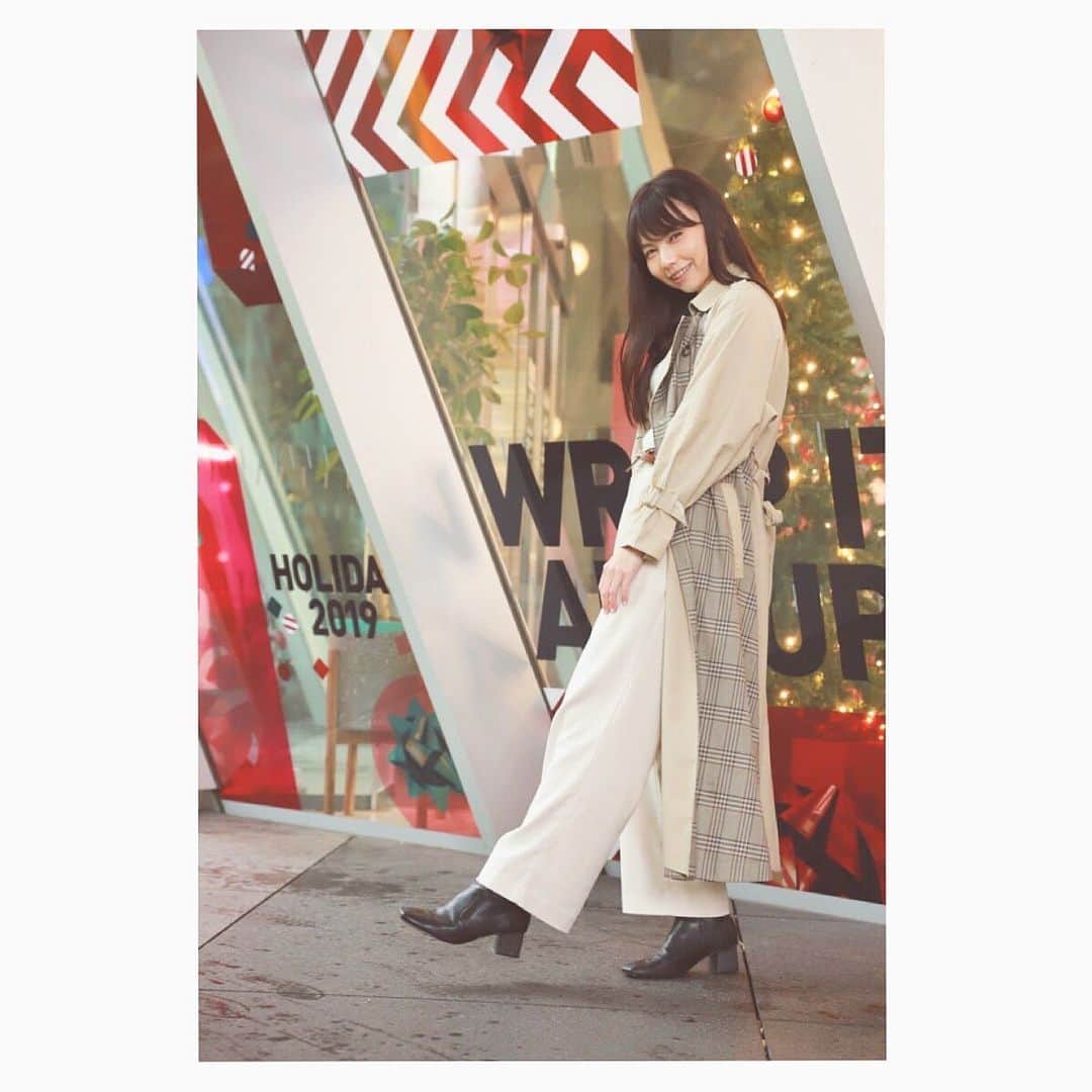 藤谷香々さんのインスタグラム写真 - (藤谷香々Instagram)「１２月って好き♡ . . クリスマスの雰囲気も 人の賑やかな感じも 寒さの中で見る星空も 幸せを感じる瞬間が 多くてわくわくする♡ 人の幸せそうな姿見てるのも 聞いてるのも好き♩ . . . るいくんは体温調節が 難しい生き物やから 暖房や床暖とかで対策＊ . . . ‪⁦‪#秋#秋服#１２月#クリスピードーナツ#クリスマス#かわいい#デグー#小動物#東京国際フォーラム#被写体#写真撮るのが好きな人と繋がりたい#ポートレート#ポートレートモデル#モデル#ヘア#巻き髪#笑顔#撮影#フリーランス#ベレー帽　#portrait#photography#japanesegirl#fashion#japan#tokyo #christmas」12月2日 21時08分 - co1023fu