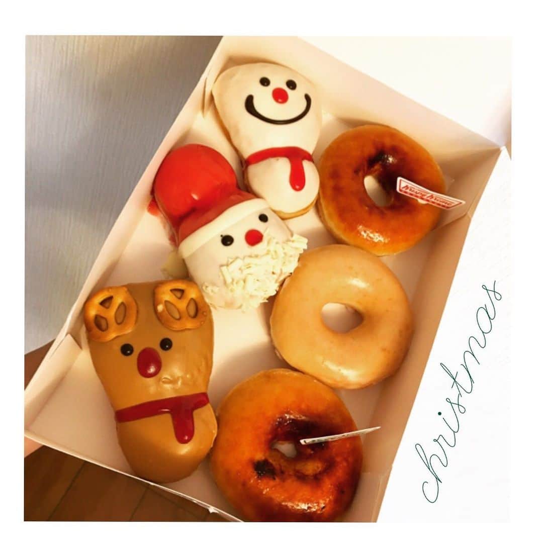 藤谷香々さんのインスタグラム写真 - (藤谷香々Instagram)「１２月って好き♡ . . クリスマスの雰囲気も 人の賑やかな感じも 寒さの中で見る星空も 幸せを感じる瞬間が 多くてわくわくする♡ 人の幸せそうな姿見てるのも 聞いてるのも好き♩ . . . るいくんは体温調節が 難しい生き物やから 暖房や床暖とかで対策＊ . . . ‪⁦‪#秋#秋服#１２月#クリスピードーナツ#クリスマス#かわいい#デグー#小動物#東京国際フォーラム#被写体#写真撮るのが好きな人と繋がりたい#ポートレート#ポートレートモデル#モデル#ヘア#巻き髪#笑顔#撮影#フリーランス#ベレー帽　#portrait#photography#japanesegirl#fashion#japan#tokyo #christmas」12月2日 21時08分 - co1023fu