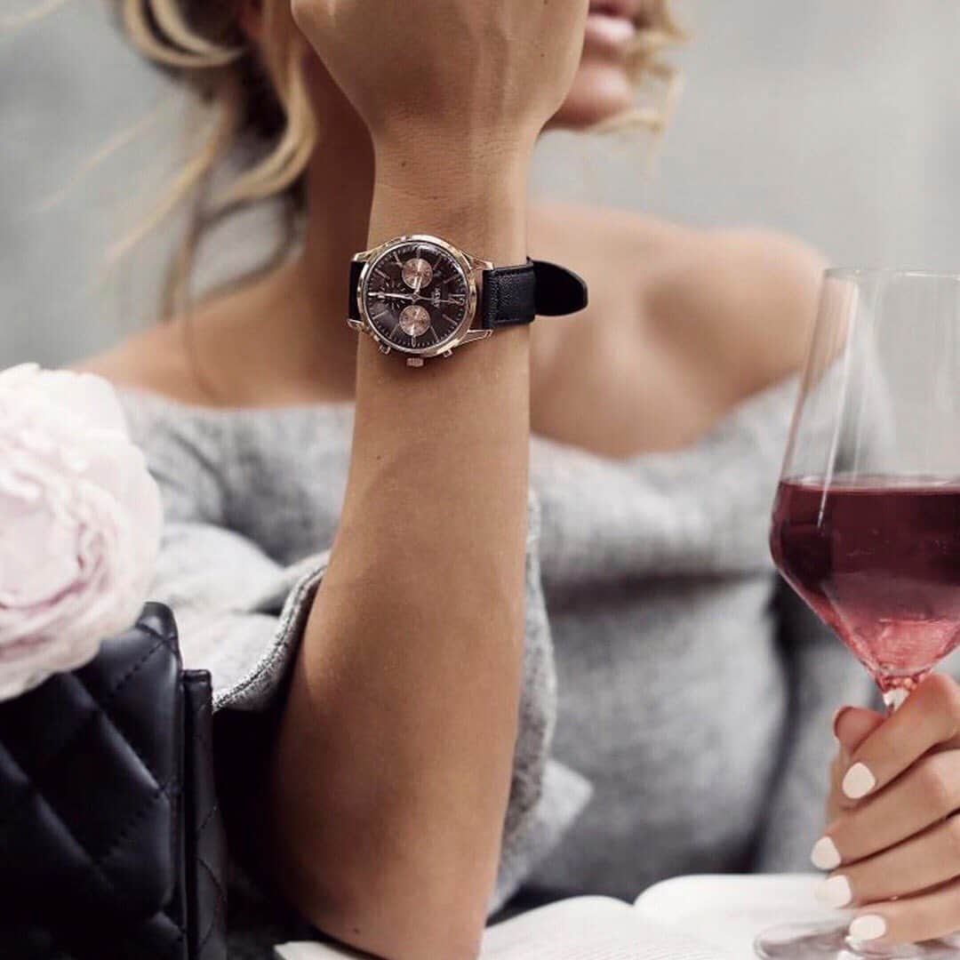 Henry London Official page of Britishさんのインスタグラム写真 - (Henry London Official page of BritishInstagram)「It really is a HAPPY Monday when it's CYBER Monday! Last chance to grab yourself a Henry watch at half price! ✨ Featuring one of our bestsellers, the Richmond Chronograph as styled by @frassyaudrey. Head over to our site, link in bio. . . . #henrylondon #henrywatches #menswatches #womenswatches #britishdesign #britishbrand #vintage #heritage #wristwatchcheck #cybermonday #cybermondaydeals #sale #cybermonday2019 #cybermondaysale #50% #blackfridayweek #dontmissout #christmas #christmasgifts #shopping #watchsale」12月2日 21時09分 - henrywatches