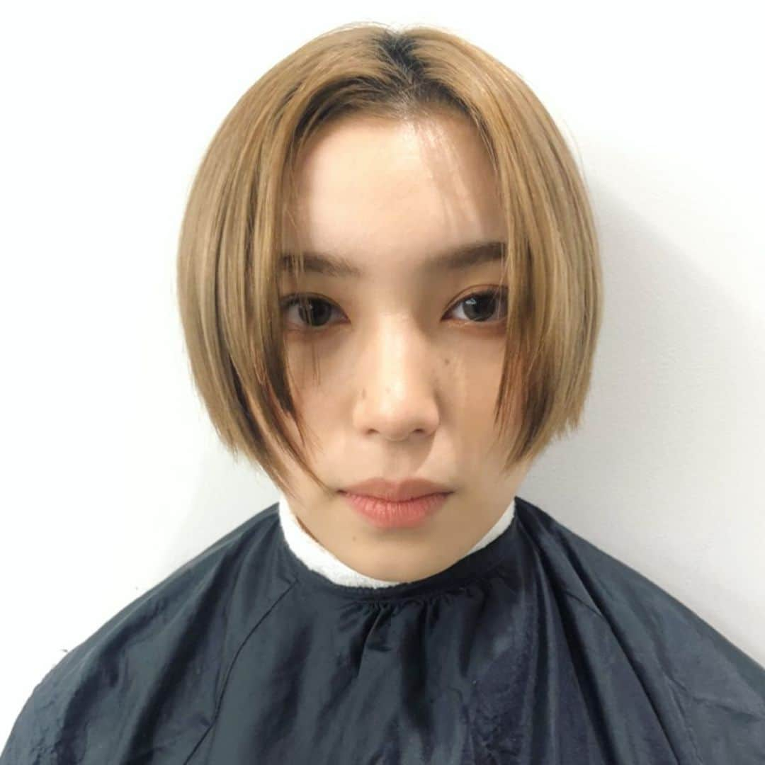 内田聡一郎さんのインスタグラム写真 - (内田聡一郎Instagram)「after→before✂️ 大阪ダリア資生堂セミナー モデルビフォーアフター 寒色系のハンサムショート。 ローライトを入れたグレーラベンダー◎ #ハンサムショート #lecotokyo #LECO #アイスカラー #大阪 #プリミエンス #資生堂 #shiseido #ブリーチマスター #カラーミューズ #セミナー #デザインカラー #美容師 #美容師の休日 #資生堂プロフェッショナル」12月2日 21時15分 - soucuts