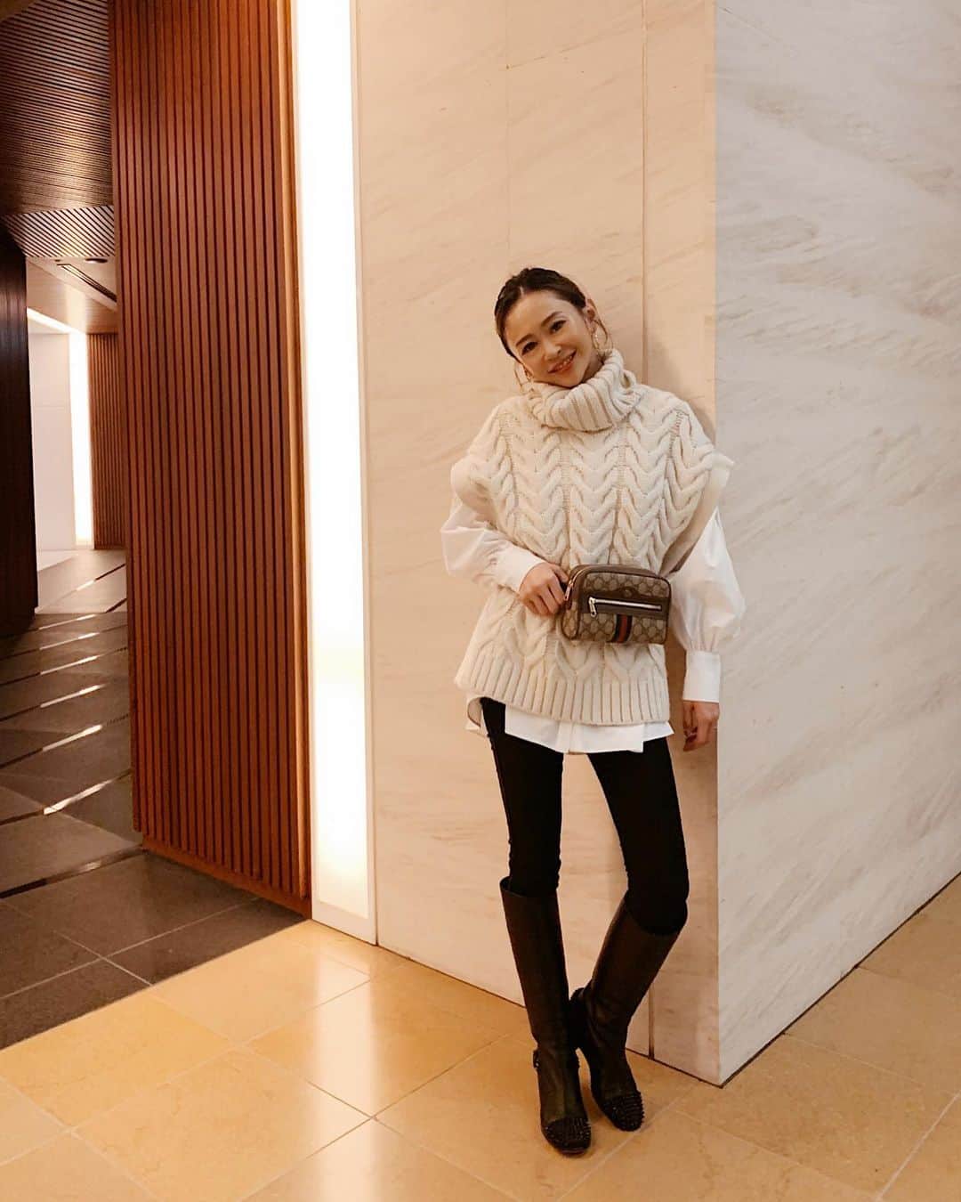 asami0510のインスタグラム：「最近全然コーデ撮れなかった😫 こんな私の私服を載せて〜って言ってもらえたから載せとこ🤭💕 昔からニットとシャツのレイヤード好きなんだぁ❤︎ #ootd #fashion #styling」