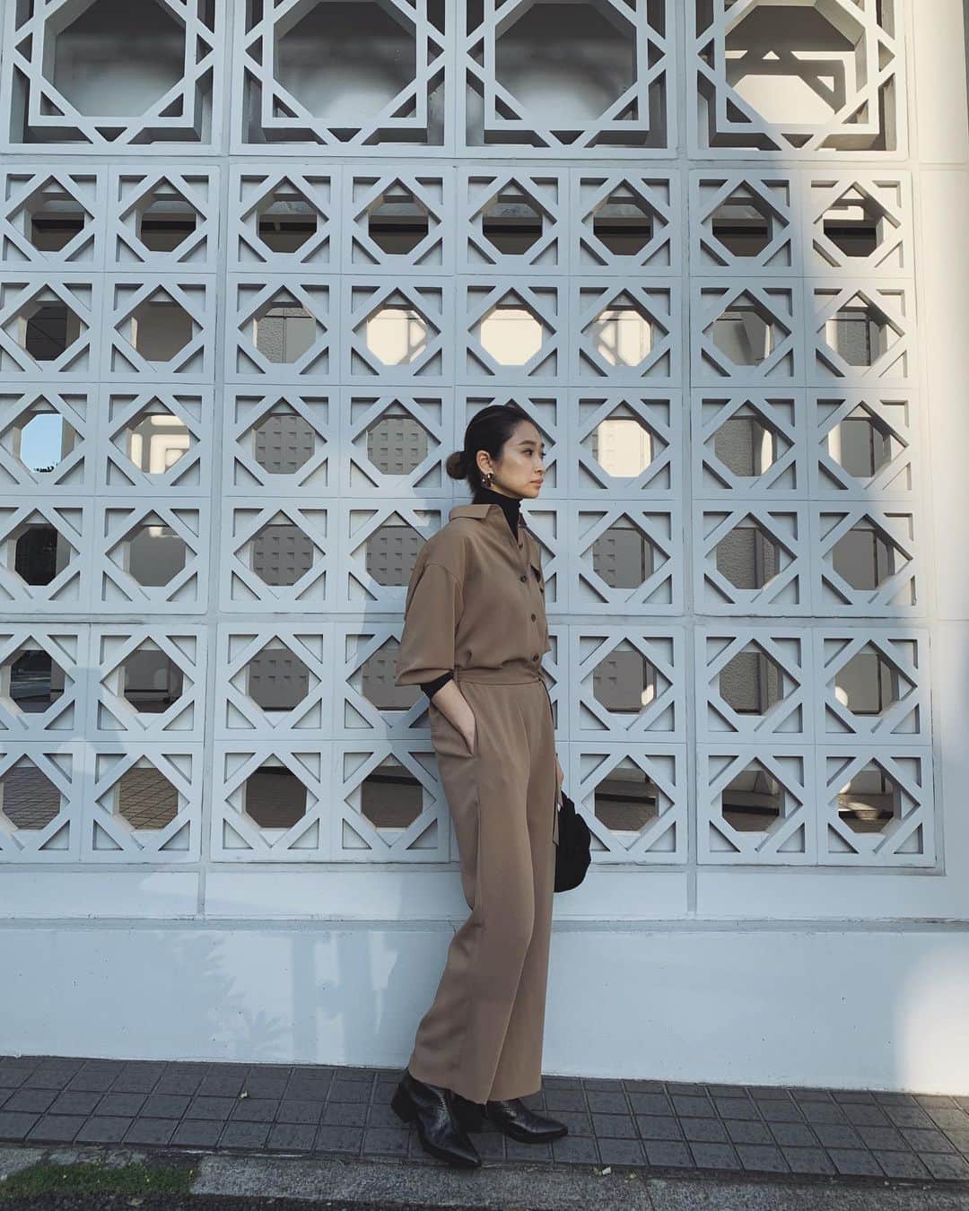 のインスタグラム：「.﻿ メンズっぽさも残しつつ﻿ 抜け感があり、大人っぽく着れる﻿ オールインワンが欲しくて☺️﻿ ﻿ ハイネックのインナー合わせがオススメです。﻿ コートの中にこれ着てたら可愛いなぁと﻿ イメージしていました👏﻿ ﻿ シワにならず、美しい光沢感とソフトなタッチが﻿ 魅力のサテン生地で何と、家庭洗濯もOKです。﻿ ﻿ Relax loose all-in-one 26.000﻿ ﻿ #RIMARK#RIMARK_staffsnap﻿ #RIMARK_Relaxlooseallinone」