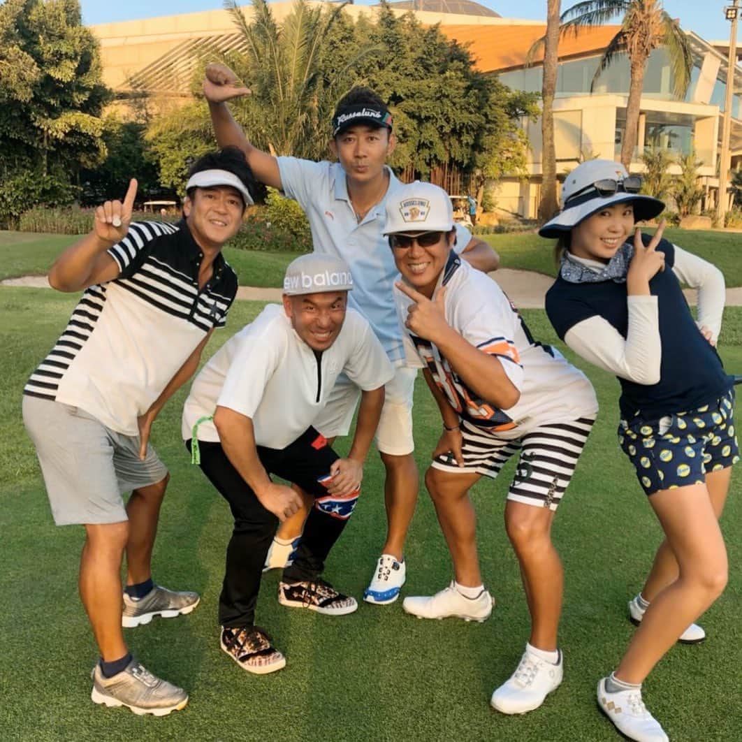 中山綾香さんのインスタグラム写真 - (中山綾香Instagram)「✌️ . #golf #golfer #thai #bangkok #ゴルフ女子　#ゴルフ #仲間 #team」12月2日 21時27分 - ayaka.nakayama.japan