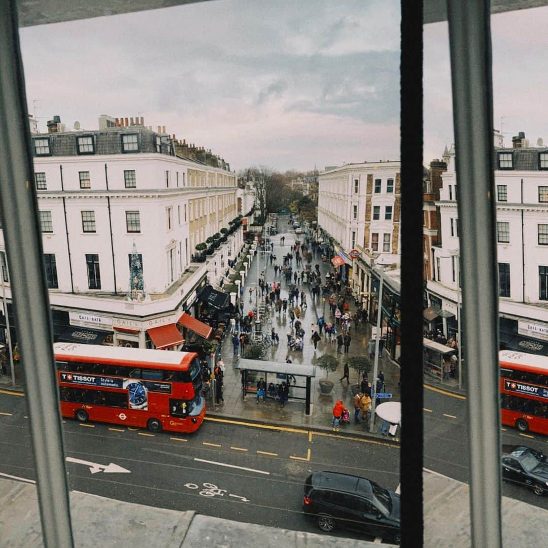 AMIさんのインスタグラム写真 - (AMIInstagram)「Hello LONDON🌹❤️ 昨日からロンドンに来ています。 嬉しいな。 今年最後の海外はロンドンかな 楽しみます✌️ #LONDON #amiayatrip」12月2日 21時37分 - amixxamiaya