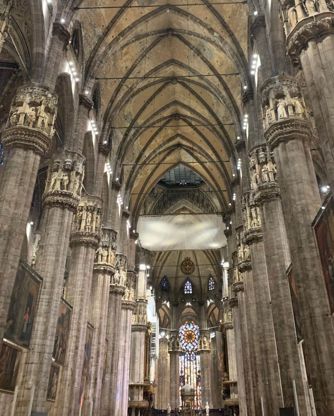 ひこ乃さんのインスタグラム写真 - (ひこ乃Instagram)「🇮🇹イタリア ミラノ𓂃⠀ ⠀ 今回初めてのヨーロッパ、イタリアに来ました！✈️ まずはミラノにある大聖堂、ドゥオーモへ！ もう、圧巻でしかないの一言！！！⠀ 400年かけて作られたそう🏰 凄すぎる〜！！ ⠀ #ミラノ#ドゥオーモ#イタリア#イタリア旅行#ヨーロッパ#ヨーロッパ周遊#tabijyo#Milano#duomo#duomodimilano#italy#Europa#italy🇮🇹」12月2日 21時31分 - hikono0909
