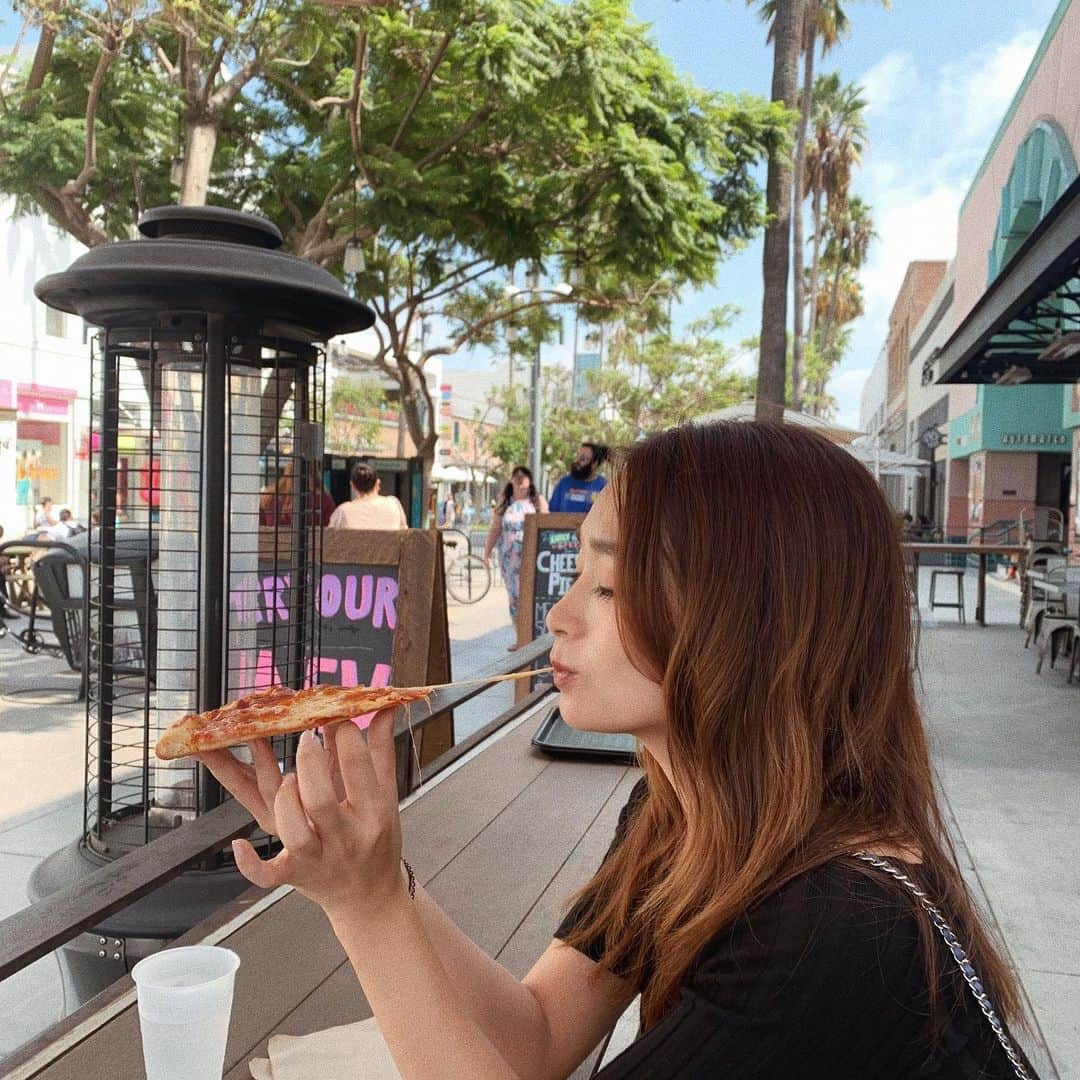 HISANAさんのインスタグラム写真 - (HISANAInstagram)「ピザ美味しかったなぁ🍕♡ #santamonica #losangeles  #思い出」12月2日 21時34分 - hisana22