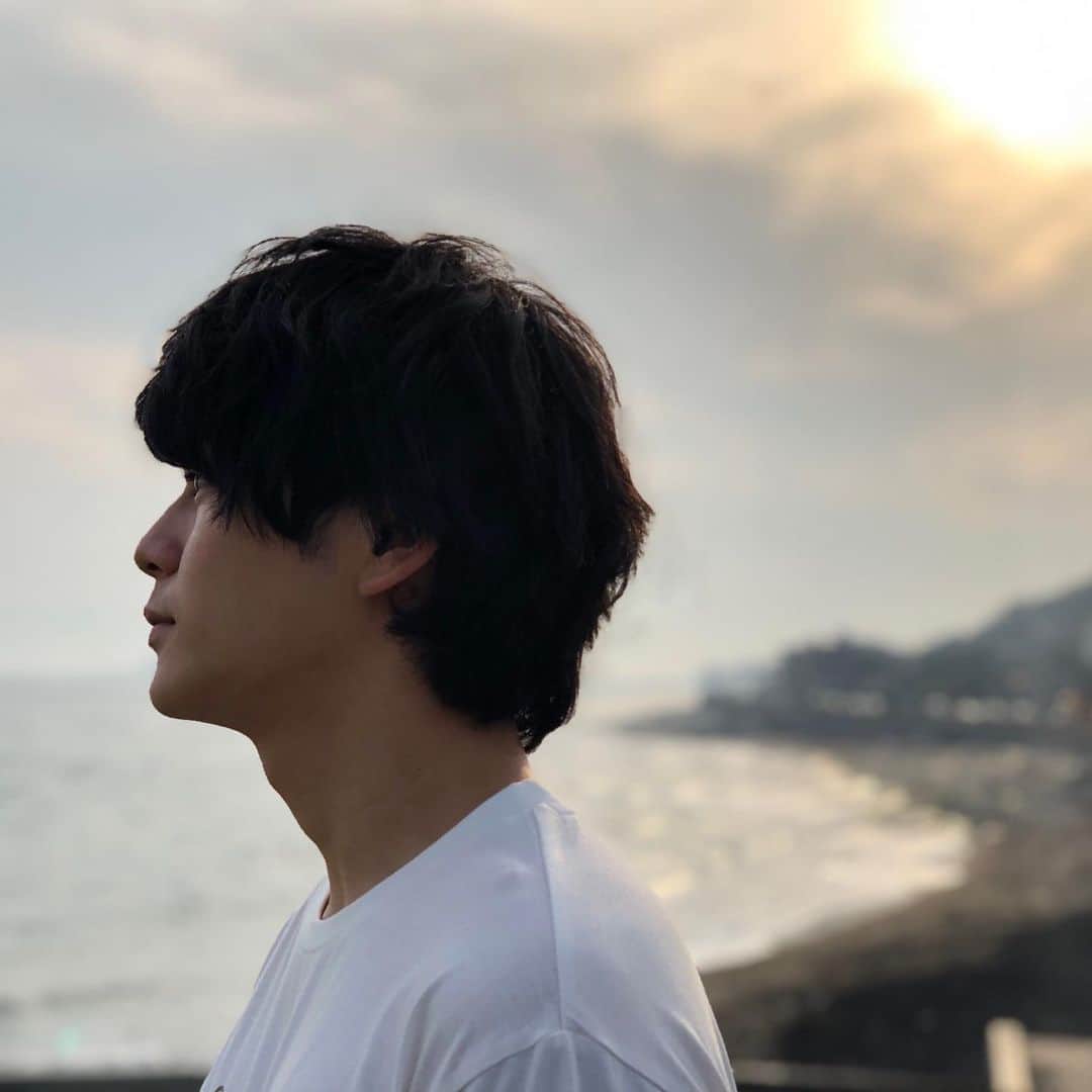 映画『午前0時、キスしに来てよ』のインスタグラム：「＼✨めざましエンタメプレゼンター初登場✨／﻿ ﻿ #眞栄田郷敦 さんが、「#めざましテレビ 」に、12月めざましエンタメプレゼンターとして明日初登場～👏✨！！﻿ ﻿ 早起きがんばりましょ😤！﻿ ぜひご覧ください💎💕！﻿ ﻿ #午前0時キスしに来てよ ﻿ #12月6日公開 ﻿ #ツイッターはしーっポーズ 🤫﻿ #朝 #早起き #morning」