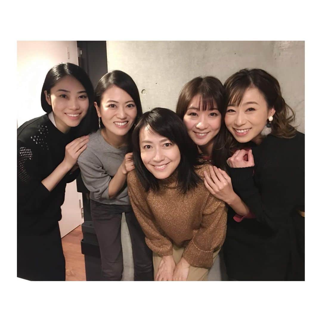煌月爽矢のインスタグラム：「.﻿ .﻿ この間の会合、皆で大好きなようこりんのお家に行かせて頂いた図だったのですー(*´ｪ｀*)﻿ ﻿ ﻿ 超オシャレ女子会、ワクワクしちゃった♡﻿ ﻿ ﻿ ようこりんとようこりんの周りの方って素敵なお姉様方ばかり。﻿ 眩しすぎる。。。﻿ ﻿ ﻿ #安定皆大好きなようこりん♡﻿ #あゆみさん美人素敵ママ﻿ #あつよさんは私の憧れ﻿ #もっくん髪型今同じ♡﻿ #まあい緊急上京のバイタリティ﻿ #おひっさん2cmで仕上がる究極テンション」