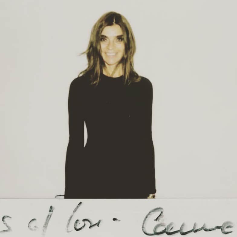 カリーヌ・ロワトフェルドのインスタグラム：「Blurry, but me🖤🖤🖤 »lots of love « 🖤@lessismorebyjuliaroitfeld」