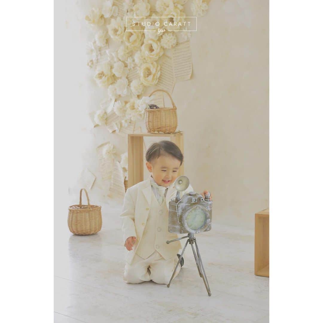 のインスタグラム：「. . \ \ #小さなカメラマン ❤︎ / / . . #stadiocaratt #photostudio  #スタジオキャラット#写真館 #スタジオキャラットアリオ八尾店 #大阪#八尾#アリオ八尾#記念撮影 #birthday#smile #cute#boy #photooftheday #instagood#ig_japan #instalike #photography #photo」