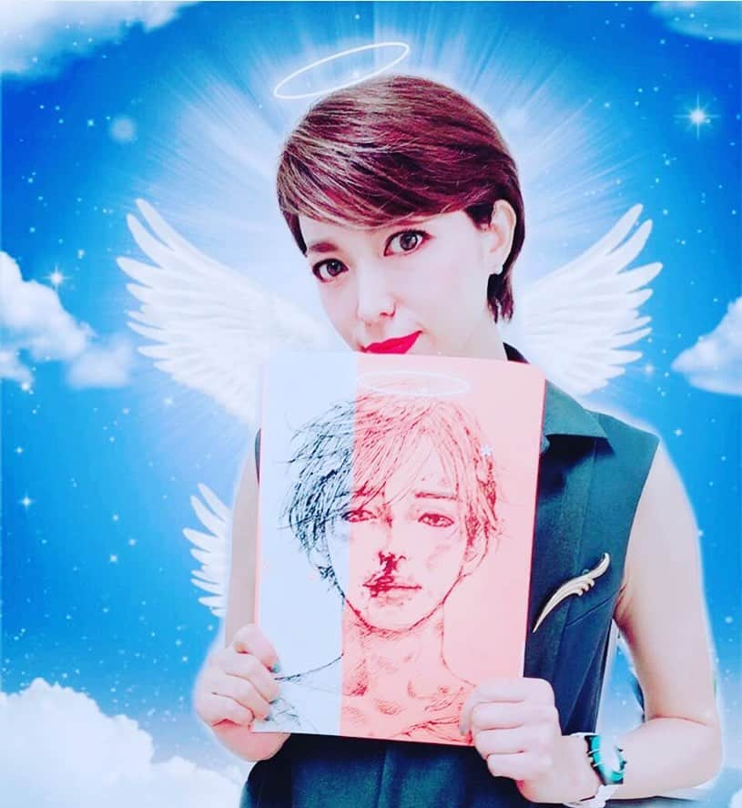 安蘭けいさんのインスタグラム写真 - (安蘭けいInstagram)「Mattoko👼  #パンフレットまで #matt化されてるよ #変半身 #かわりみ #東京芸術劇場シアターイースト  #11日まで上演」12月2日 21時51分 - toko_aran