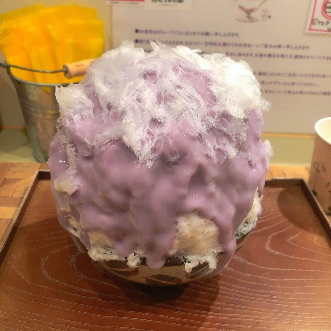 栗山夢衣のインスタグラム：「今日も今日とて #かき氷　🍧❤️ . ちょっと久々に #mamatoko さんへ…🏃‍♂️ . パープルスイートロード(紫いも)とみるく　950円 . 相変わらずmamatokoさんの氷 美味しいし私好み…☺️💕 . 前に食べた ミルクセーキとすももが忘れられないから また復活してほしいなぁ〜❤️ . #かきごおりすと #かきごーらー #かき氷修行中 #かき氷おばさん #かき氷マニア #かき氷部 #かき氷巡り #かき氷研究所 #かき氷好き #かき氷食べ歩き #かき氷食べたい #かき氷好きな人と繋がりたい #かき氷大好き」