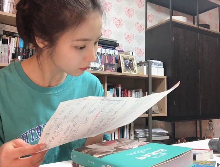 シン・セギョンのインスタグラム：「Q&A 답변 영상이 업로드 되었습니다! 많이 늦어서 죄송해요......❣️링크는 프로필에! Link in bio😊」