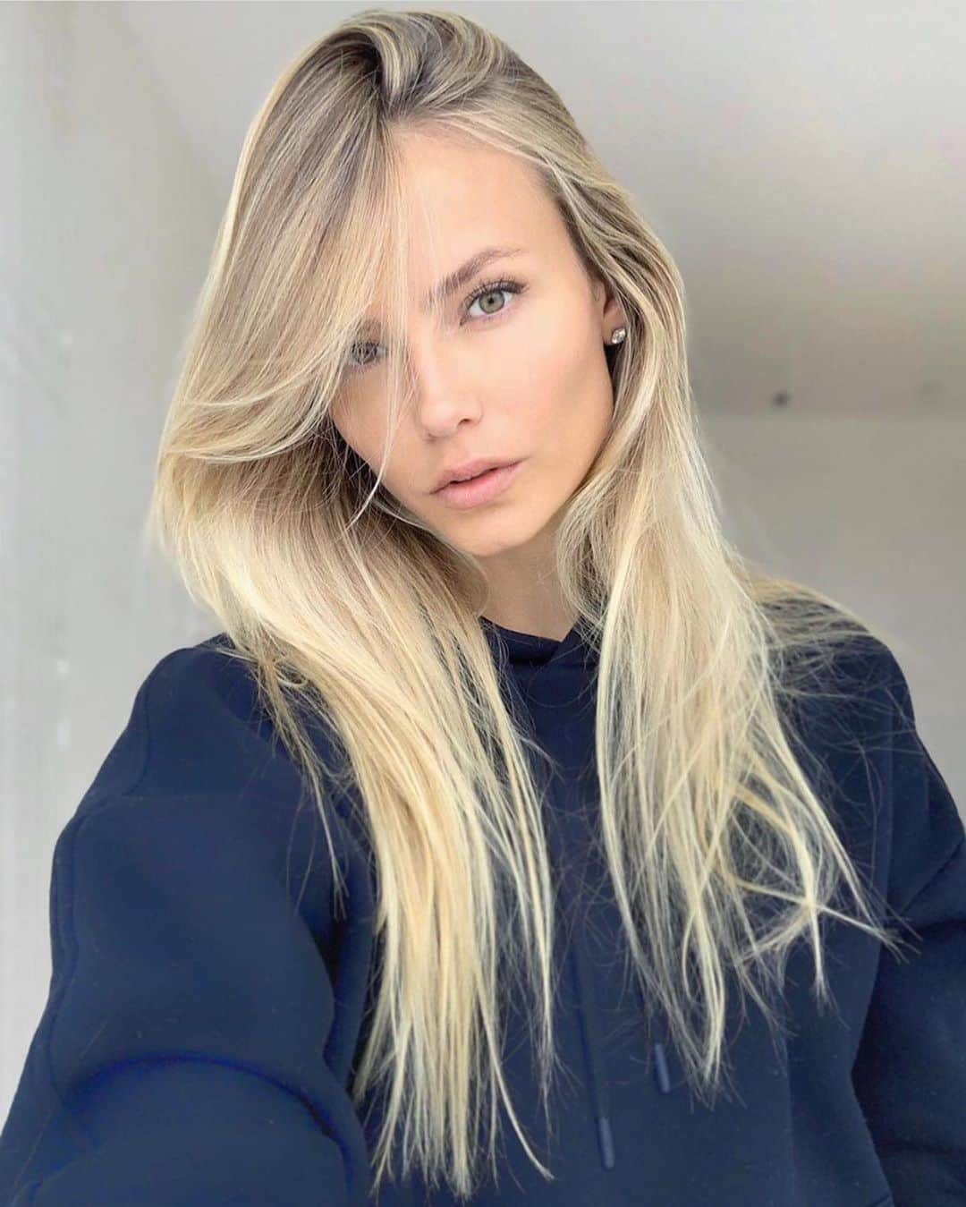 ナターシャ・ポーリーのインスタグラム：「💅🏼」