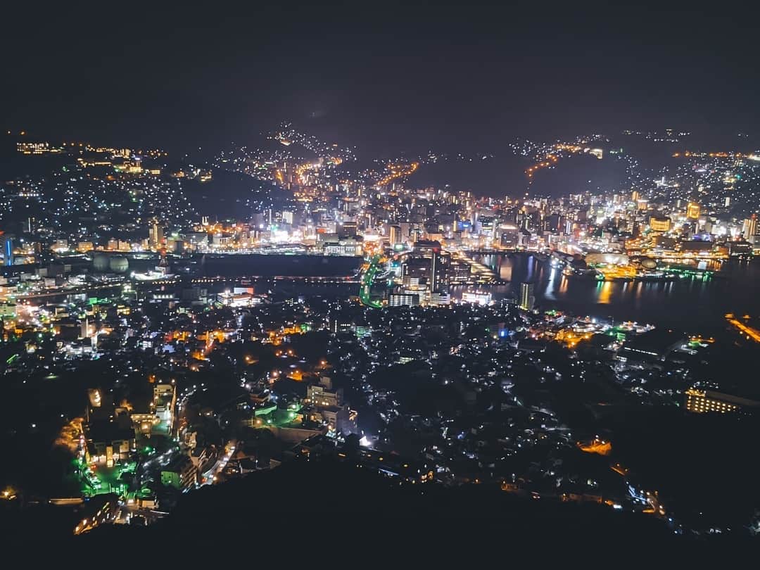 福田洋昭のインスタグラム：「Nagasaki's Million Dollar View 🌆 #TeamPixel #GooglePixel #googleのスマホ #Pixelで撮影 #nightsight」